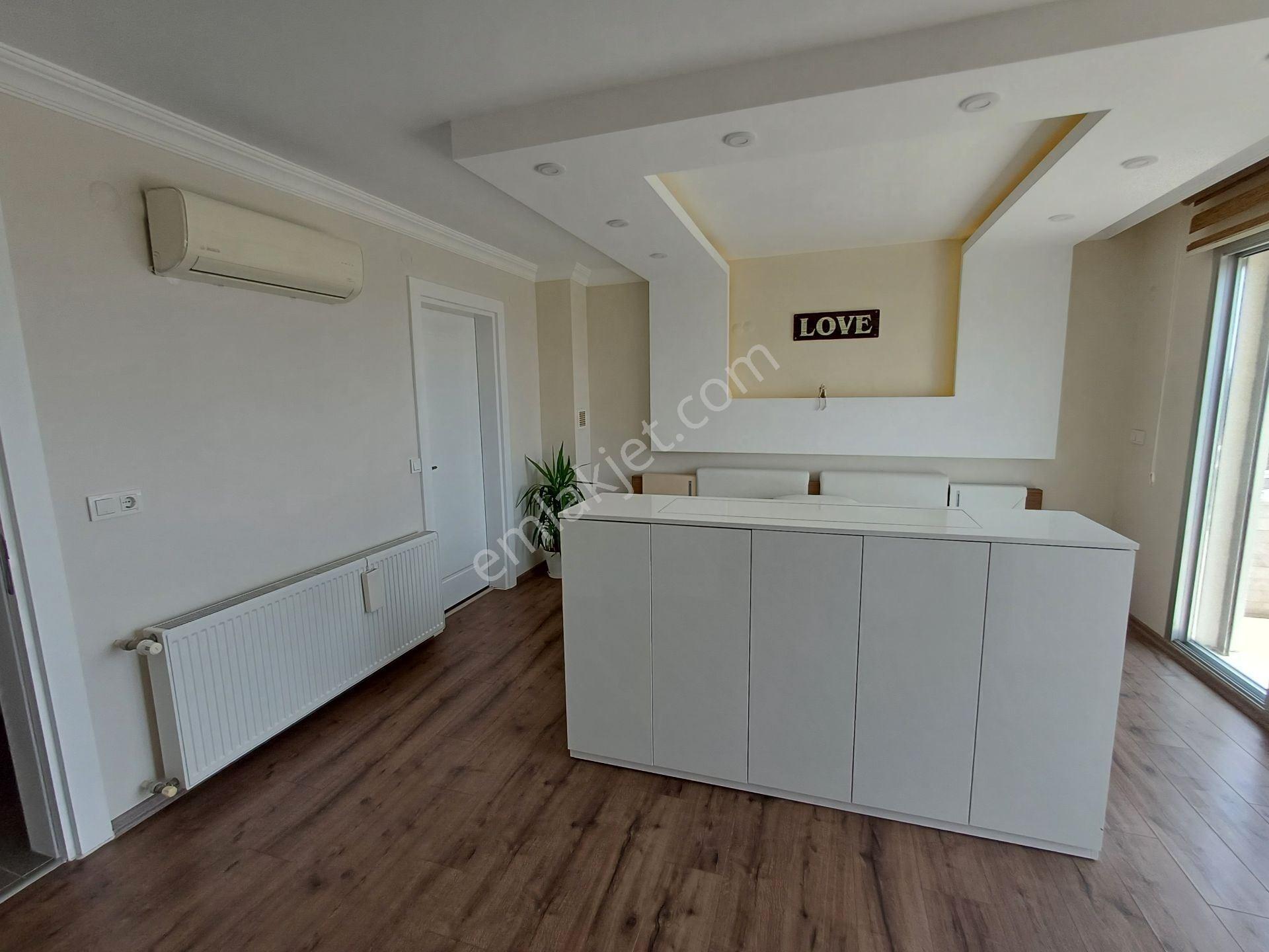 Kuşadasında Satılık Süper Lüks Eşyalı Tripleks Villa - Görsel 22