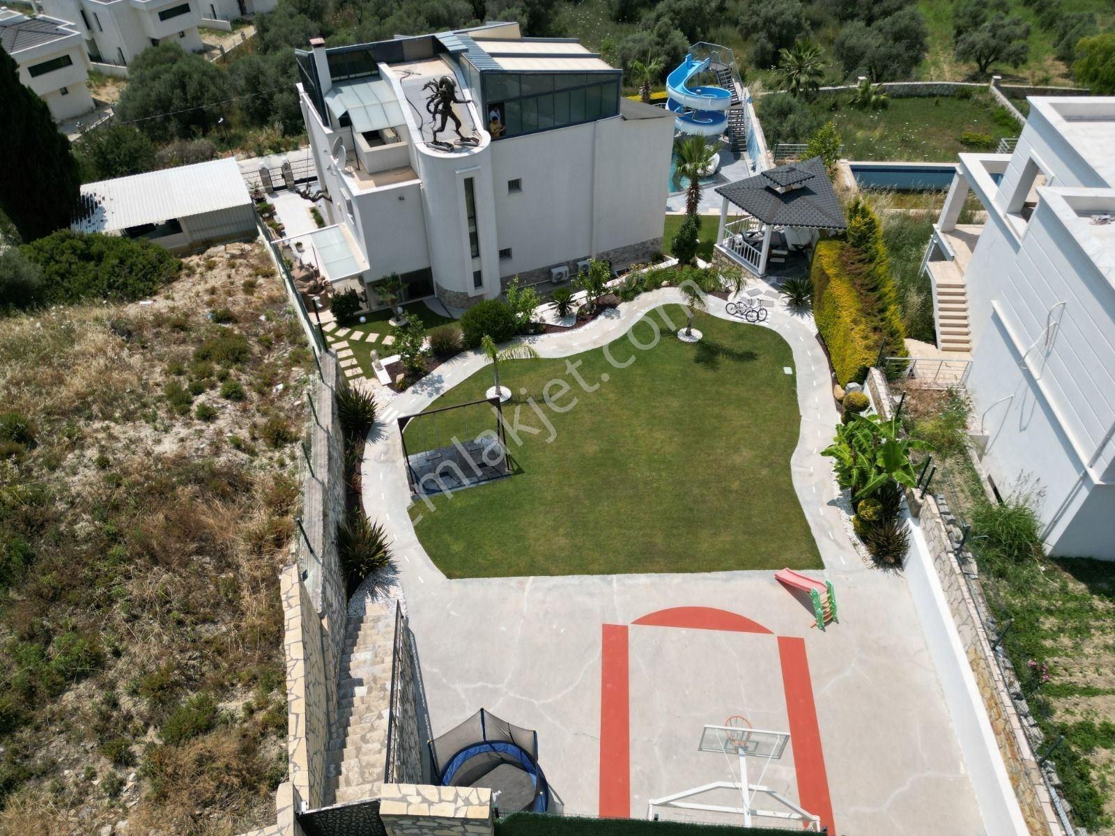 Kuşadasında Satılık Süper Lüks Eşyalı Tripleks Villa - Görsel 7