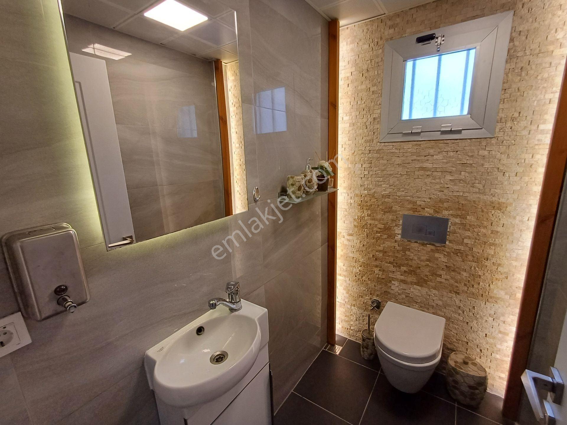 Kuşadasında Satılık Süper Lüks Eşyalı Tripleks Villa - Görsel 35