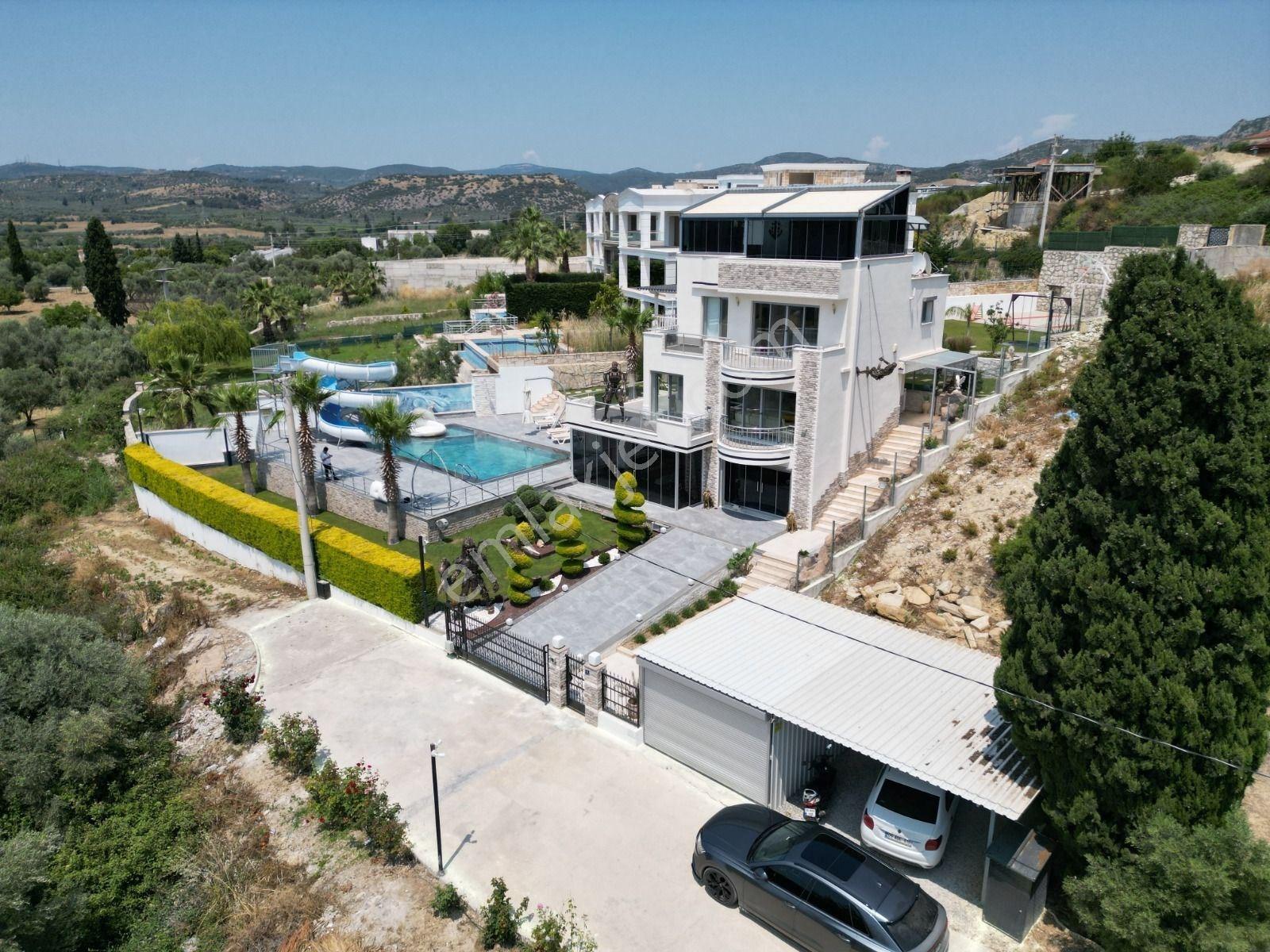 Kuşadasında Satılık Süper Lüks Eşyalı Tripleks Villa - Görsel 6