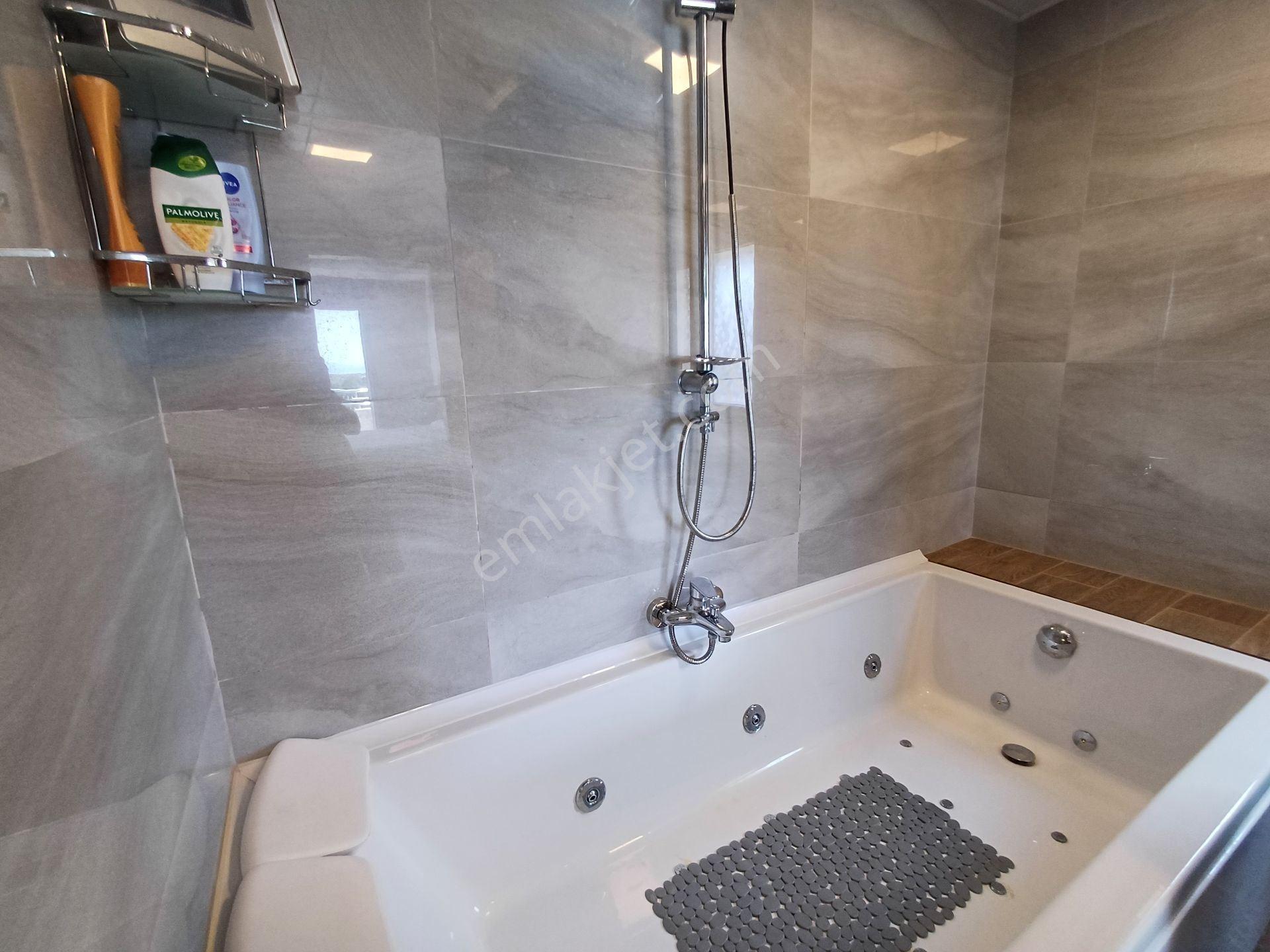 Kuşadasında Satılık Süper Lüks Eşyalı Tripleks Villa - Görsel 18