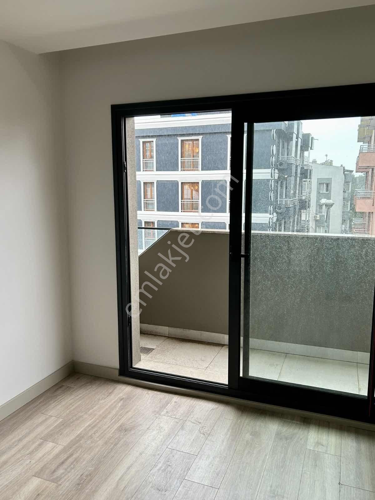 Buca Merkez'de Üniversite Ve Hasanağa Bahçesi Yakını Sıfır 1+1 - Görsel 11