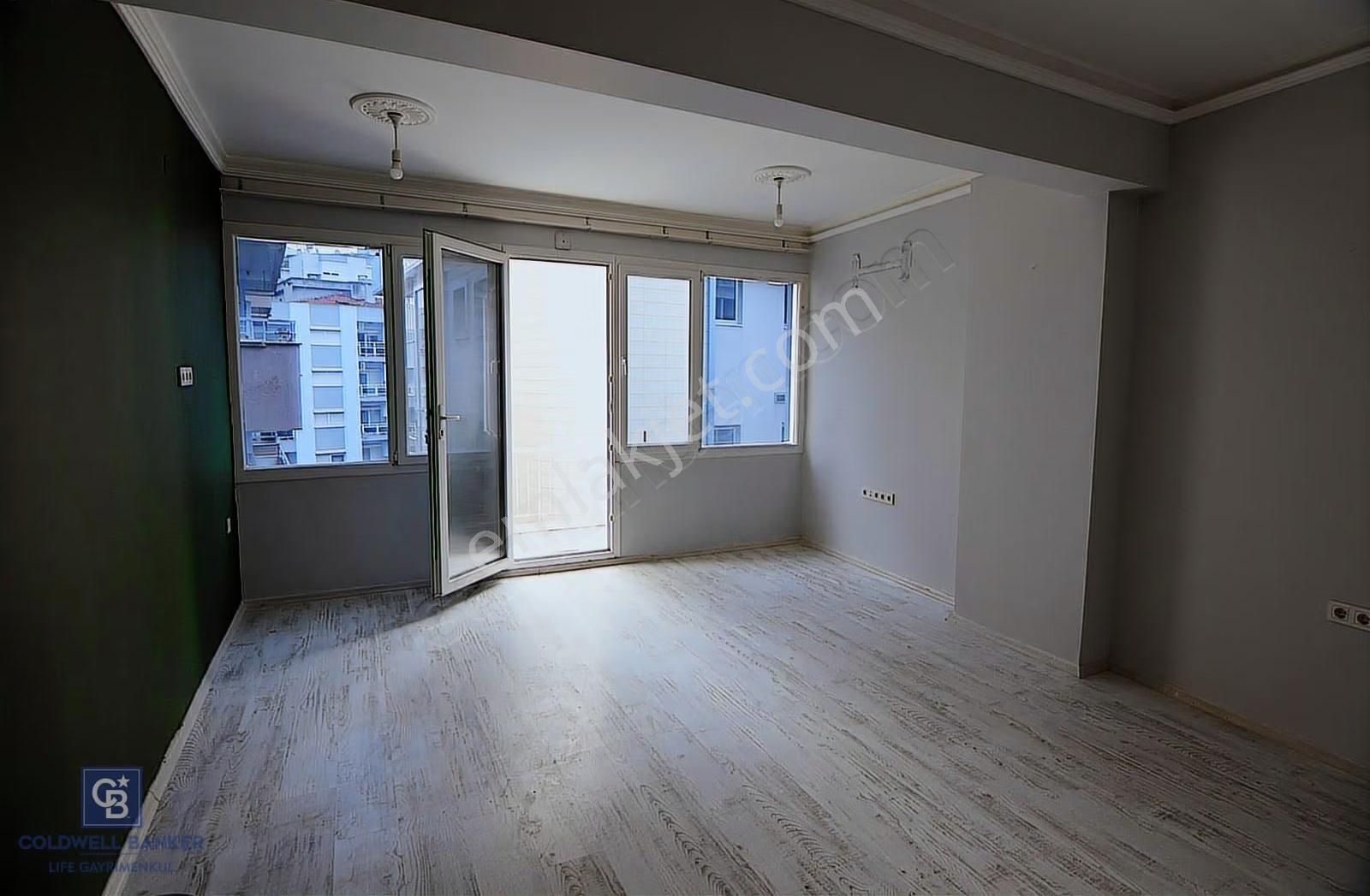 Karşıyaka Eshot Sokağında Kiralık Geniş 1+1 Daire - Görsel 15