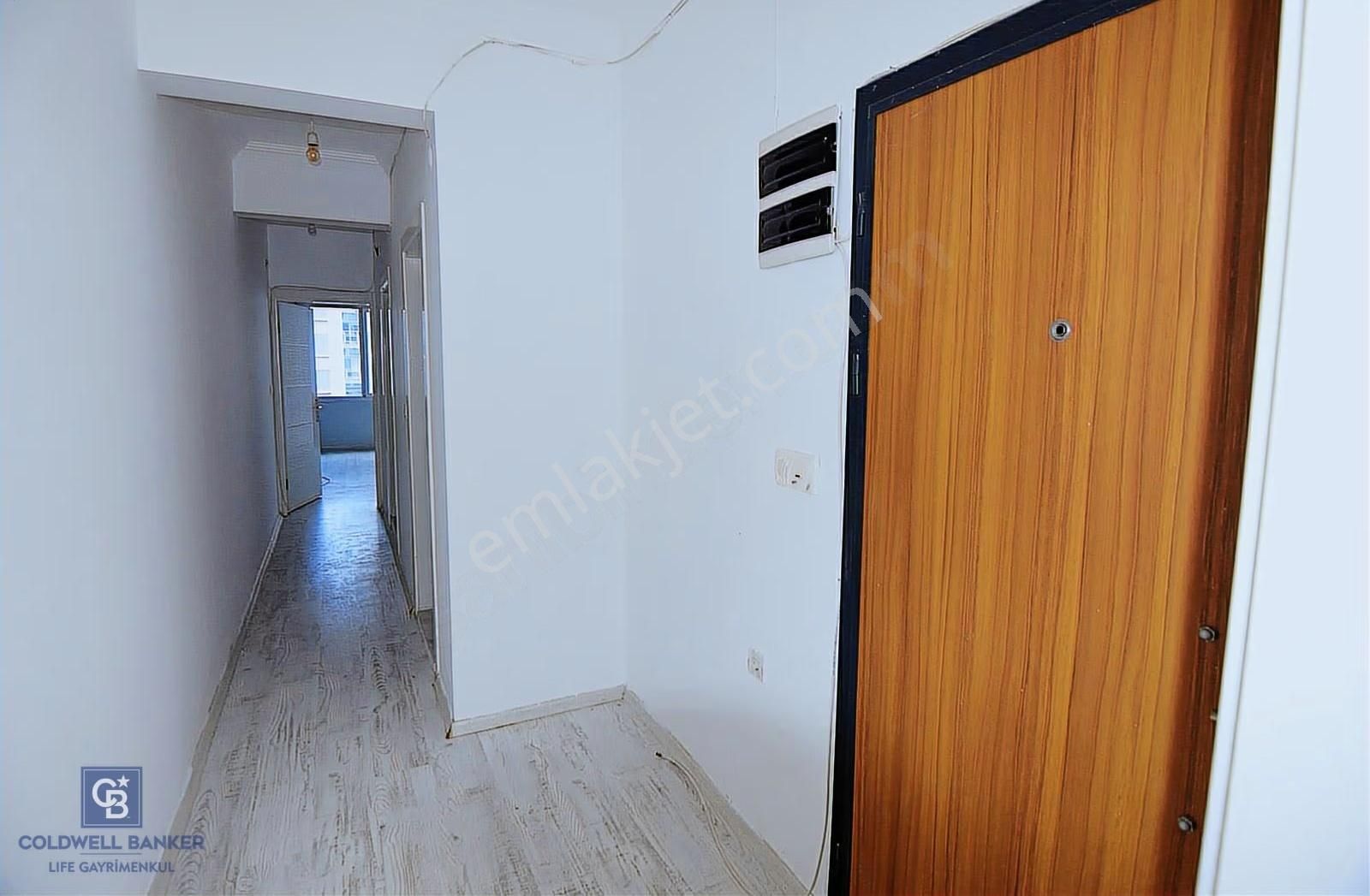 Karşıyaka Eshot Sokağında Kiralık Geniş 1+1 Daire - Görsel 6