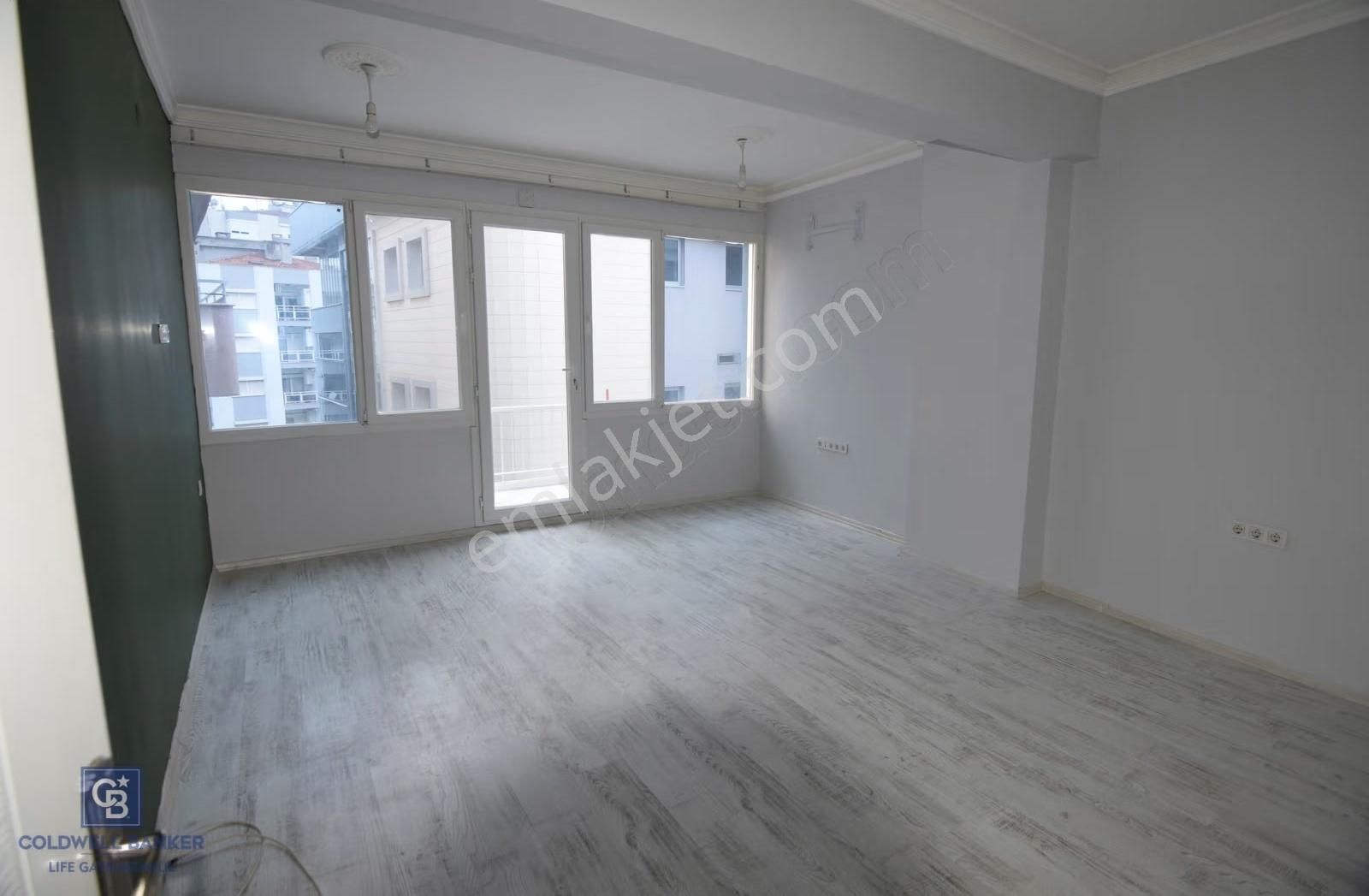 Karşıyaka Eshot Sokağında Kiralık Geniş 1+1 Daire - Görsel 5