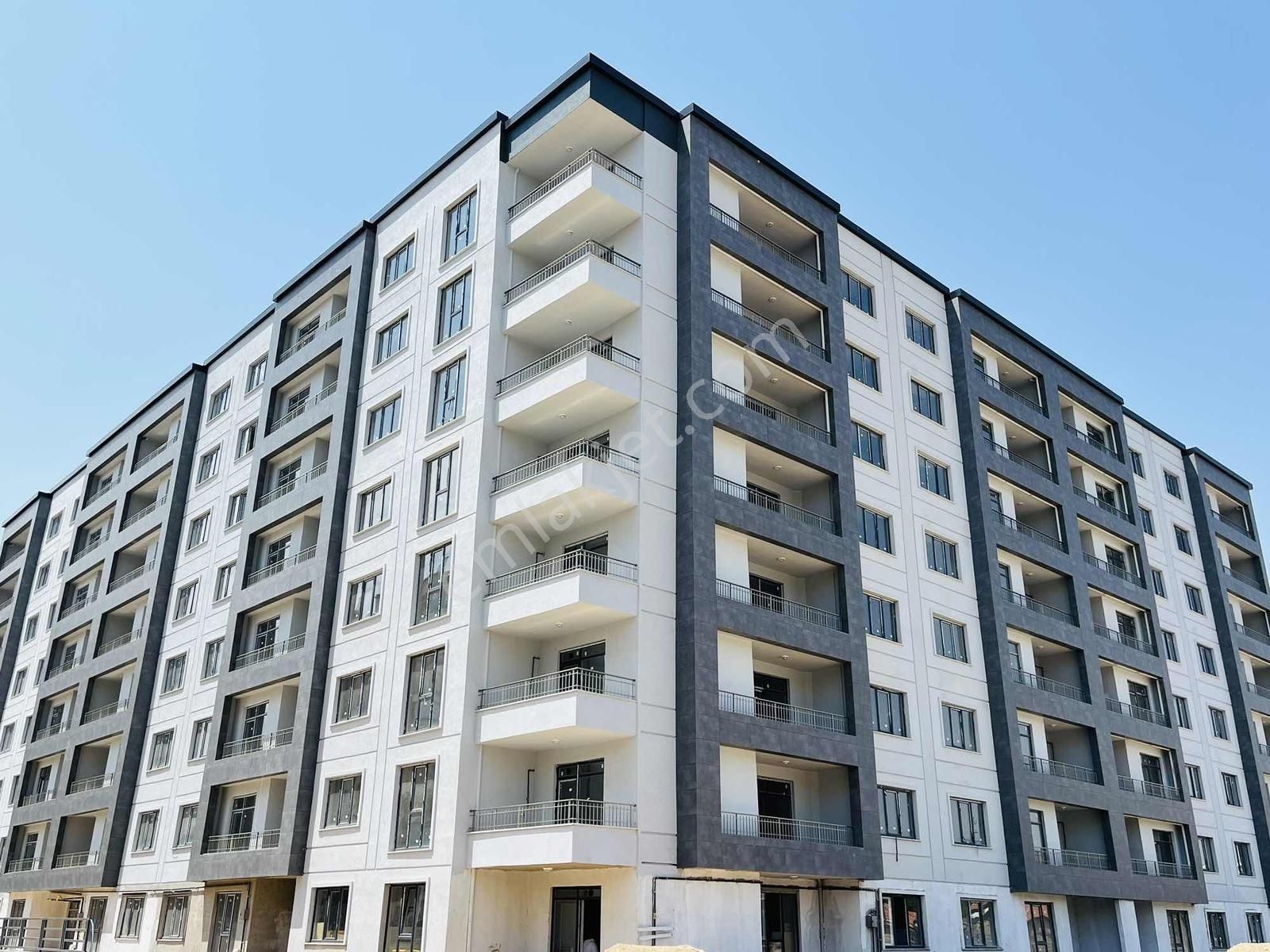 Meram Ahmet Özcan Caddesinde Geniş Lüks Sıfır 3+1 Daire! - Görsel 1