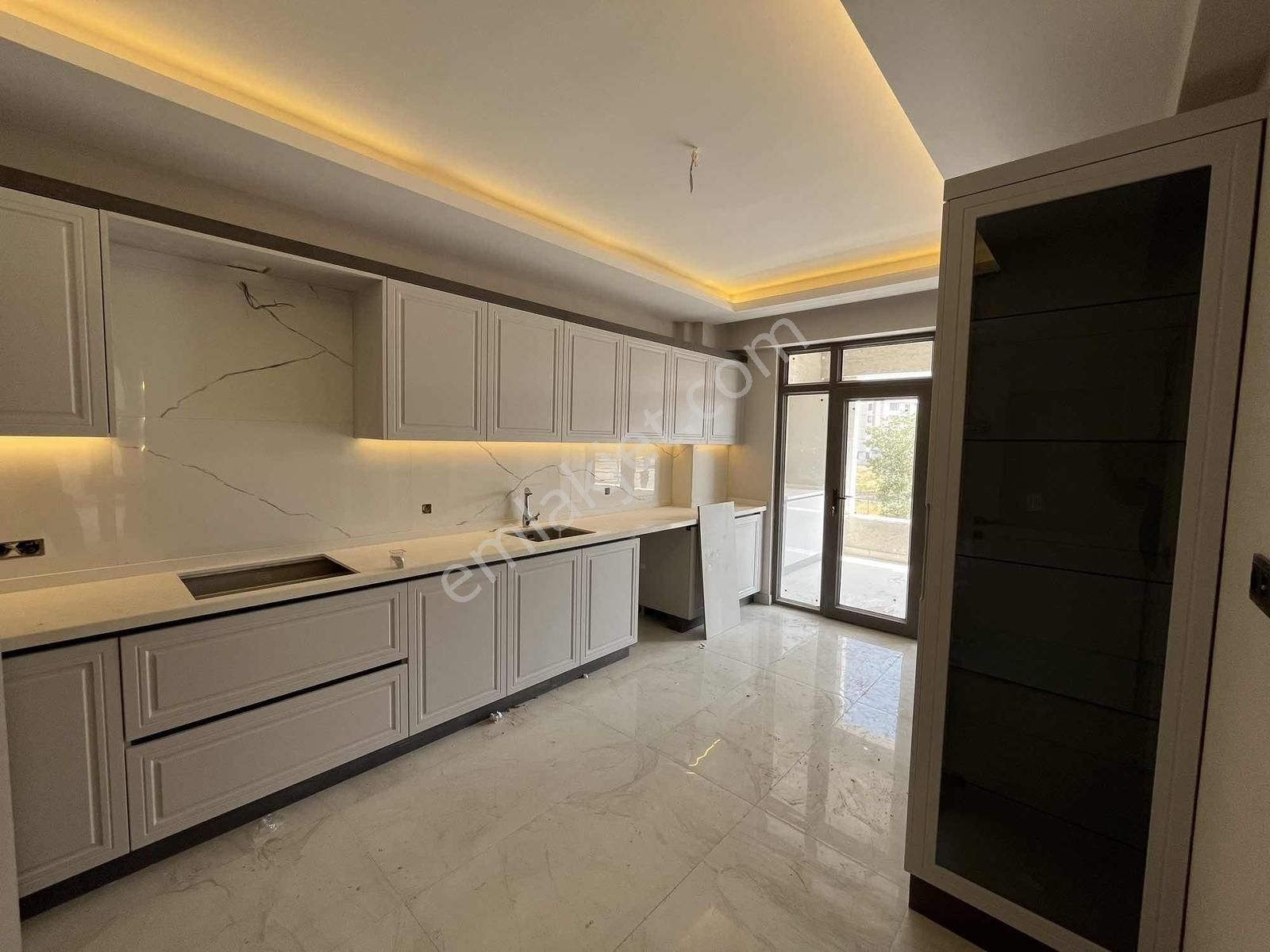 Uluırmak Mahallesi Ahmet Özcan Caddesi Civarı Ultra Lüks 4+1 ! - Görsel 1