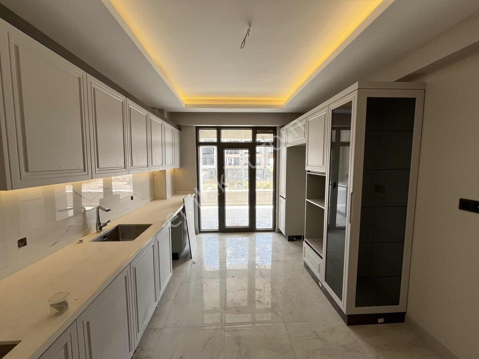 Uluırmak Mahallesi Ahmet Özcan Caddesi Civarı Ultra Lüks 4+1 ! - Görsel 4