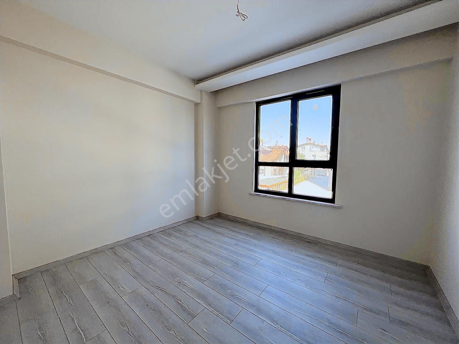 Meram Alparslan Caddesi Yakını 3+1 Ara Kat Site İçi Lüks Daire - Görsel 5