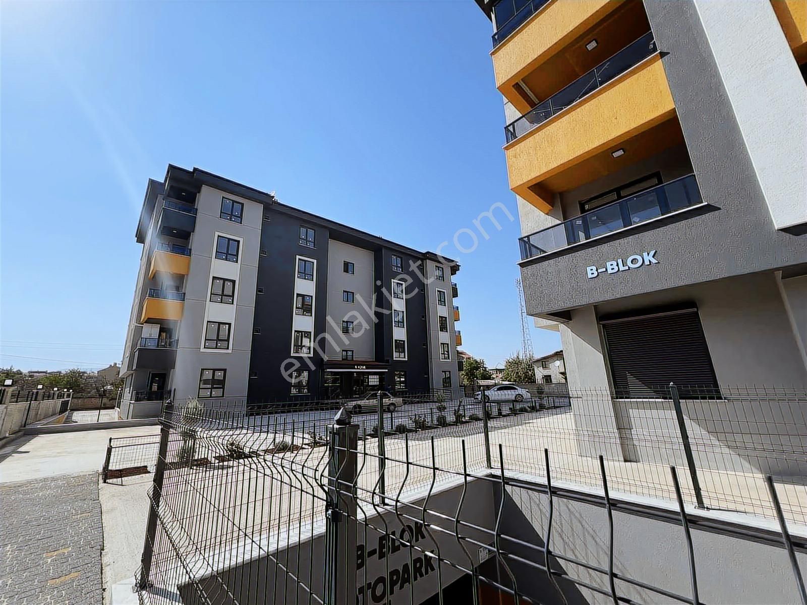 Meram Alparslan Caddesi Yakını 3+1 Ara Kat Site İçi Lüks Daire - Görsel 11