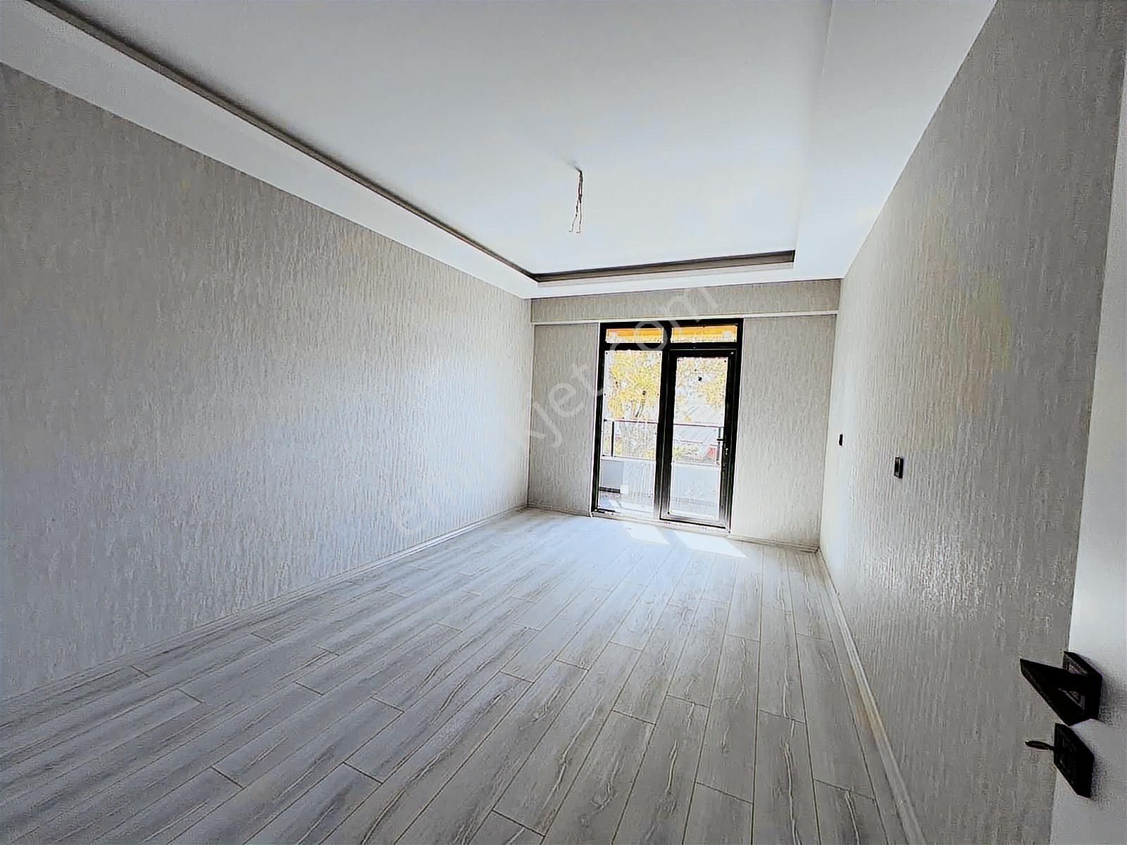 Meram Alparslan Caddesi Yakını 3+1 Ara Kat Site İçi Lüks Daire - Görsel 15