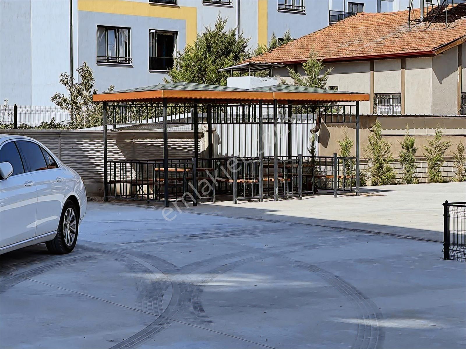 Meram Alparslan Caddesi Yakını 3+1 Ara Kat Site İçi Lüks Daire - Görsel 9