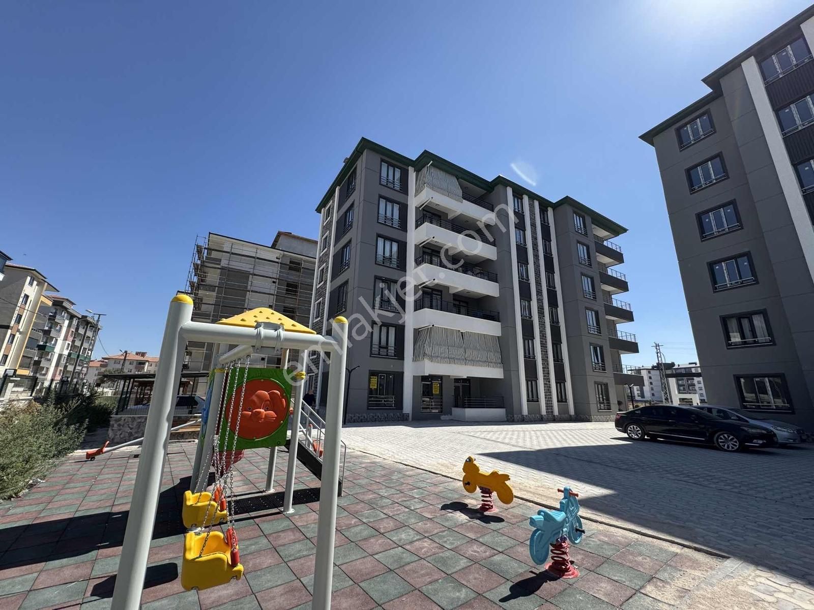 Menzil Cd Üzeri Şehir Hastanesi Yakını Site İçi 3+1 Lüks Daire