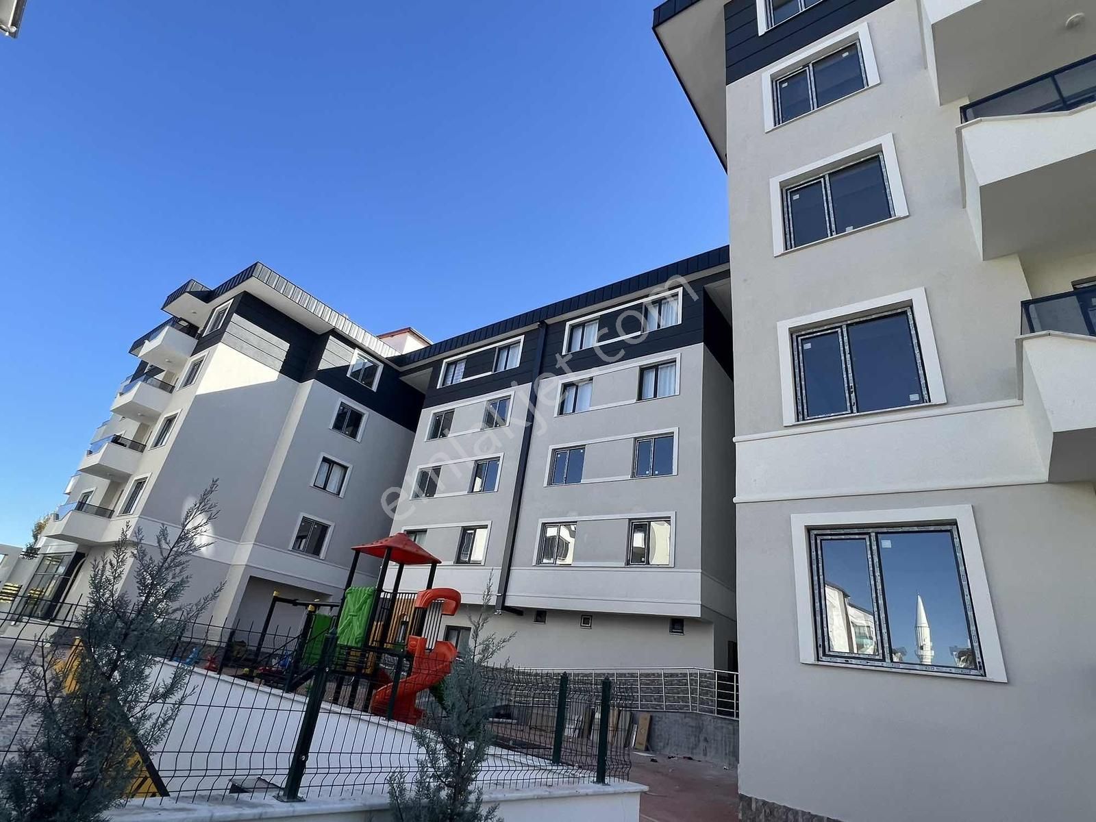 Meram Uluğbey Mahallesi 3+1 Site İçi Lüks Ferah Daire - Görsel 16