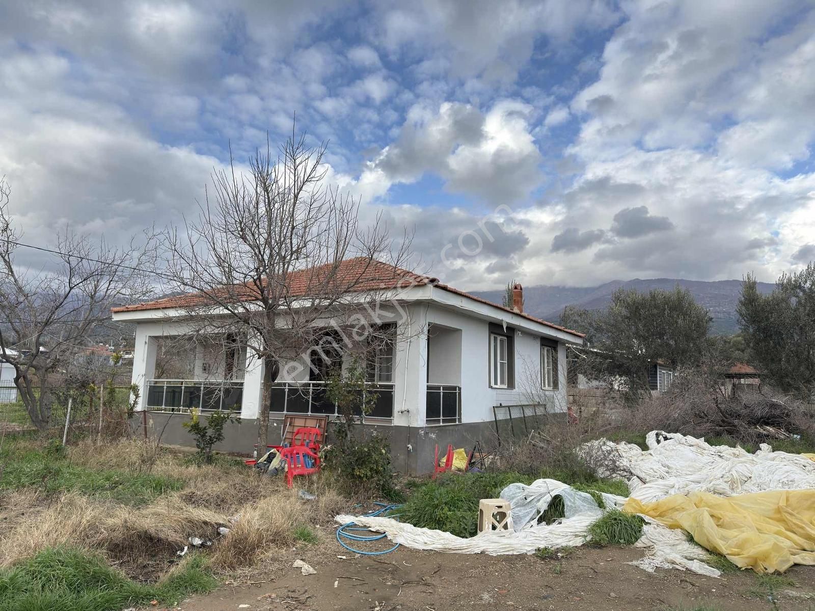 Satılık Hisar Mahallesi Köşe Konumda 2.551 M2 Müstakil Ev Arsa