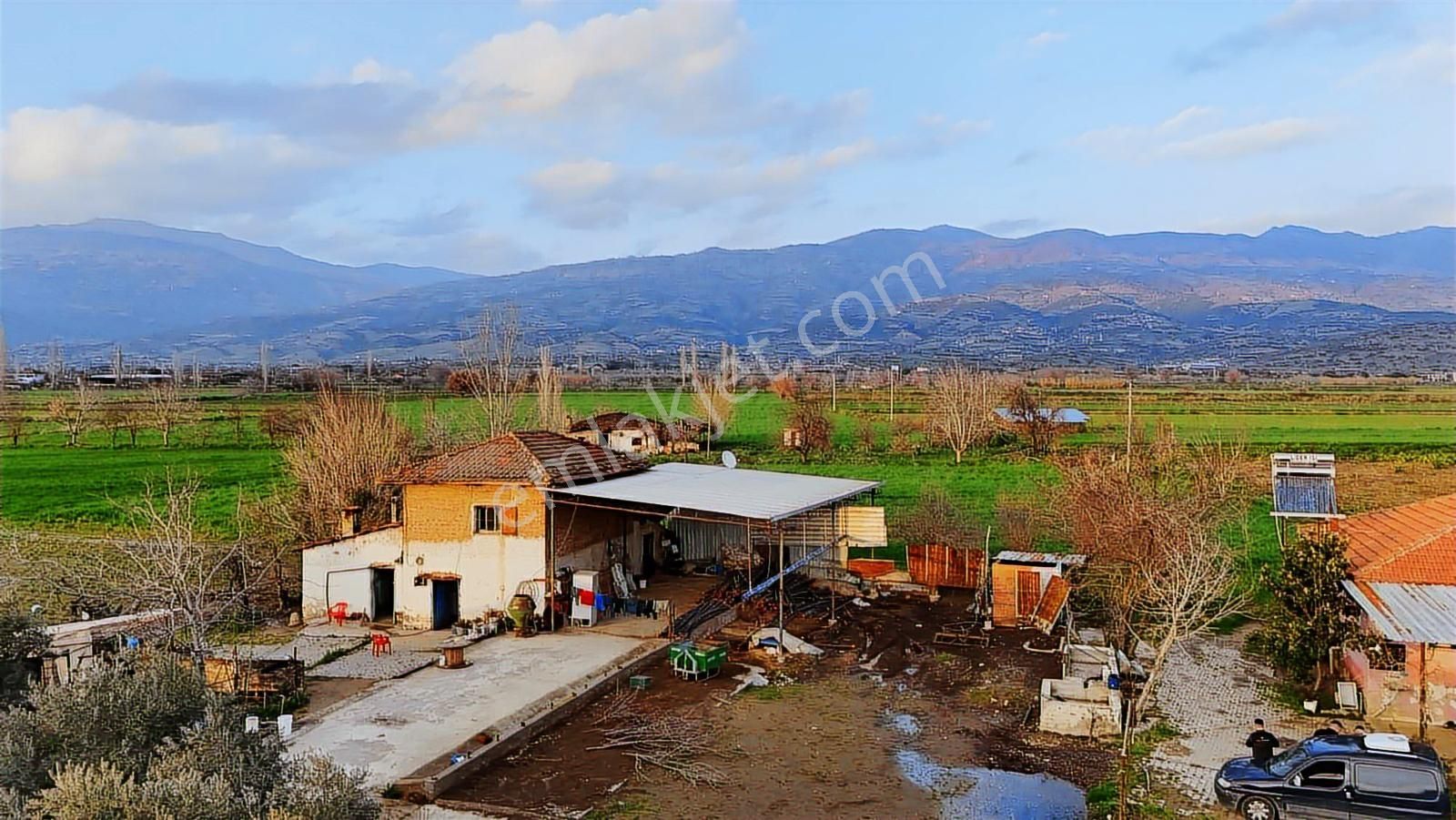 Karaburç Mahallesinde 13.738m2 Satılık Tarla Ve Ev - Görsel 5