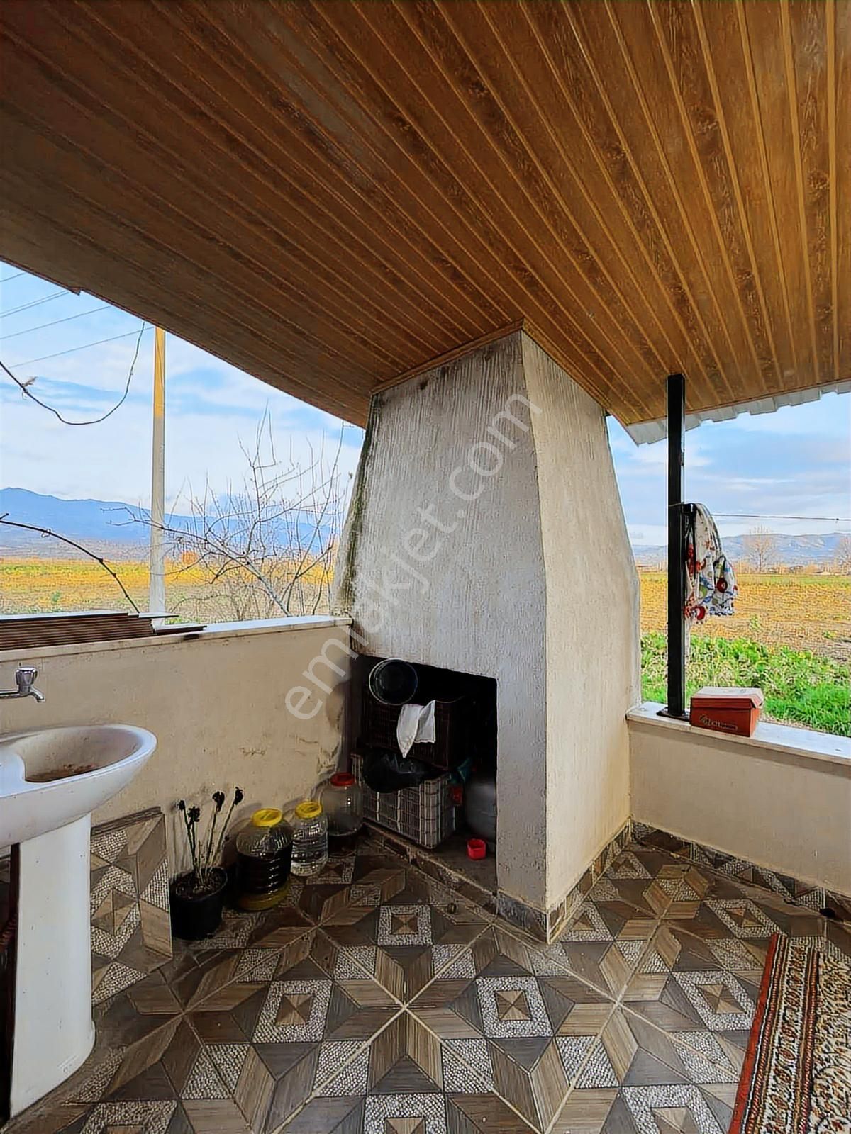 Karaburç Mahallesinde 13.738m2 Satılık Tarla Ve Ev - Görsel 15