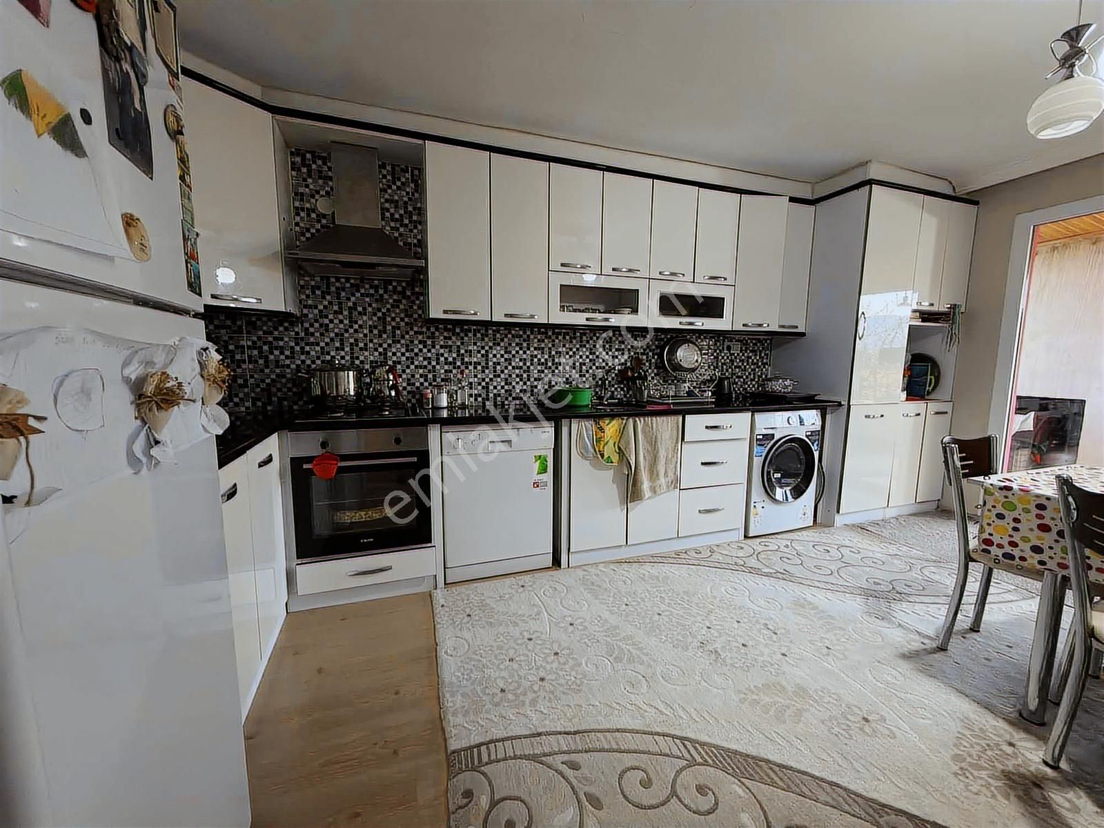 Karaburç Mahallesinde 13.738m2 Satılık Tarla Ve Ev - Görsel 6