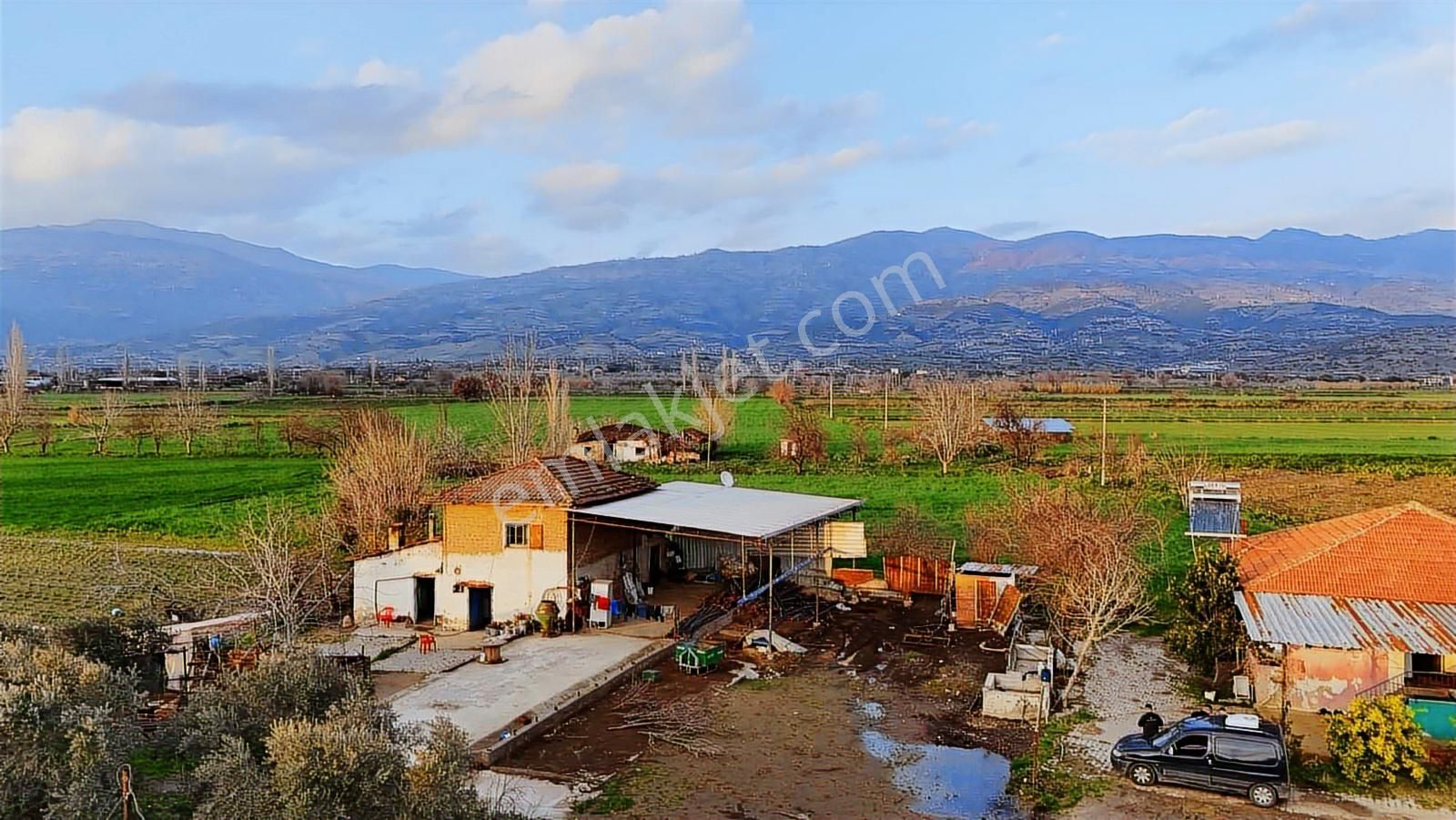 Karaburç Mahallesinde 13.738m2 Satılık Tarla Ve Ev - Görsel 4