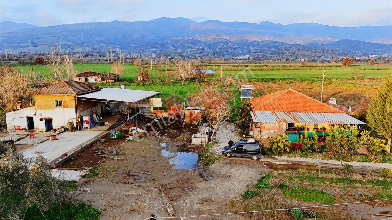 Karaburç Mahallesinde 13.738m2 Satılık Tarla Ve Ev