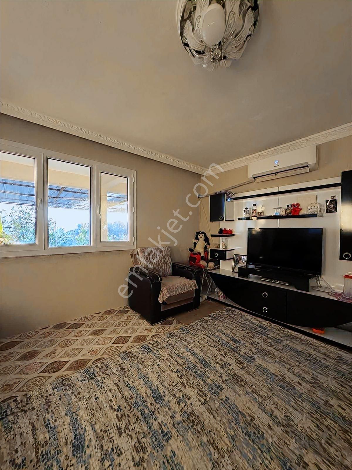 Karaburç Mahallesinde 13.738m2 Satılık Tarla Ve Ev - Görsel 14