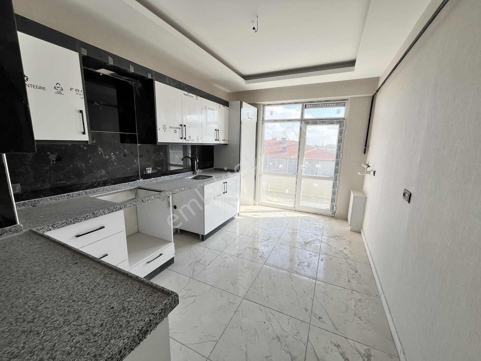 Karaman Yolu Üzerinde İskanlı Oturuma Hazır Lüks 3+1 Daire! - Görsel 3