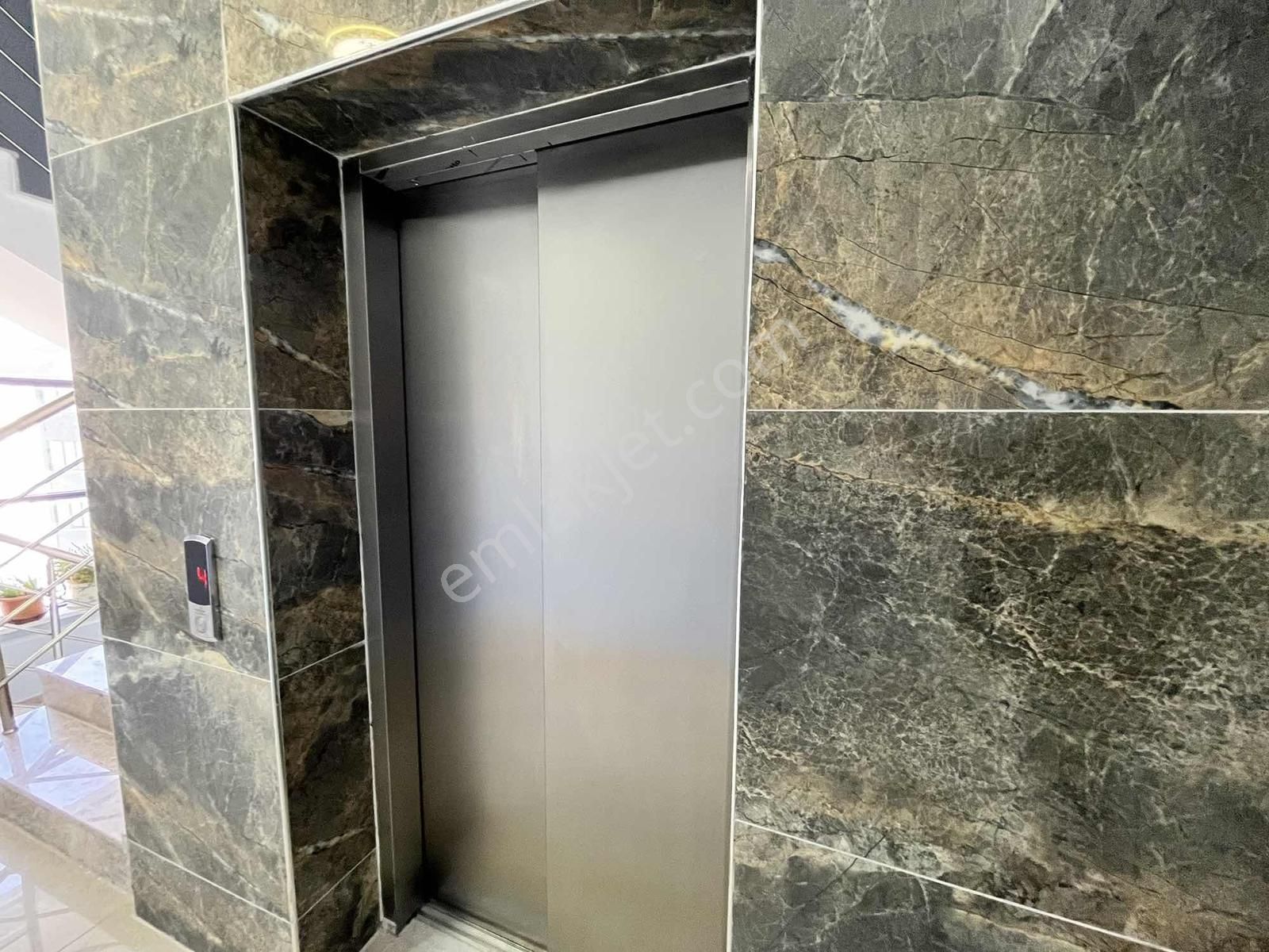 Meram Uluğbey Mahallesi'nde Oturuma Hazır Geniş Lüks 2+1 ! - Görsel 18