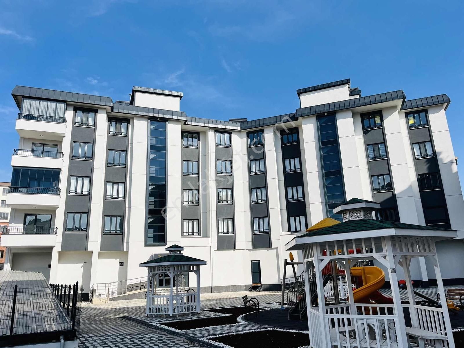 Meram Uluğbey Mahallesi'nde Oturuma Hazır Geniş Lüks 2+1 ! - Görsel 1