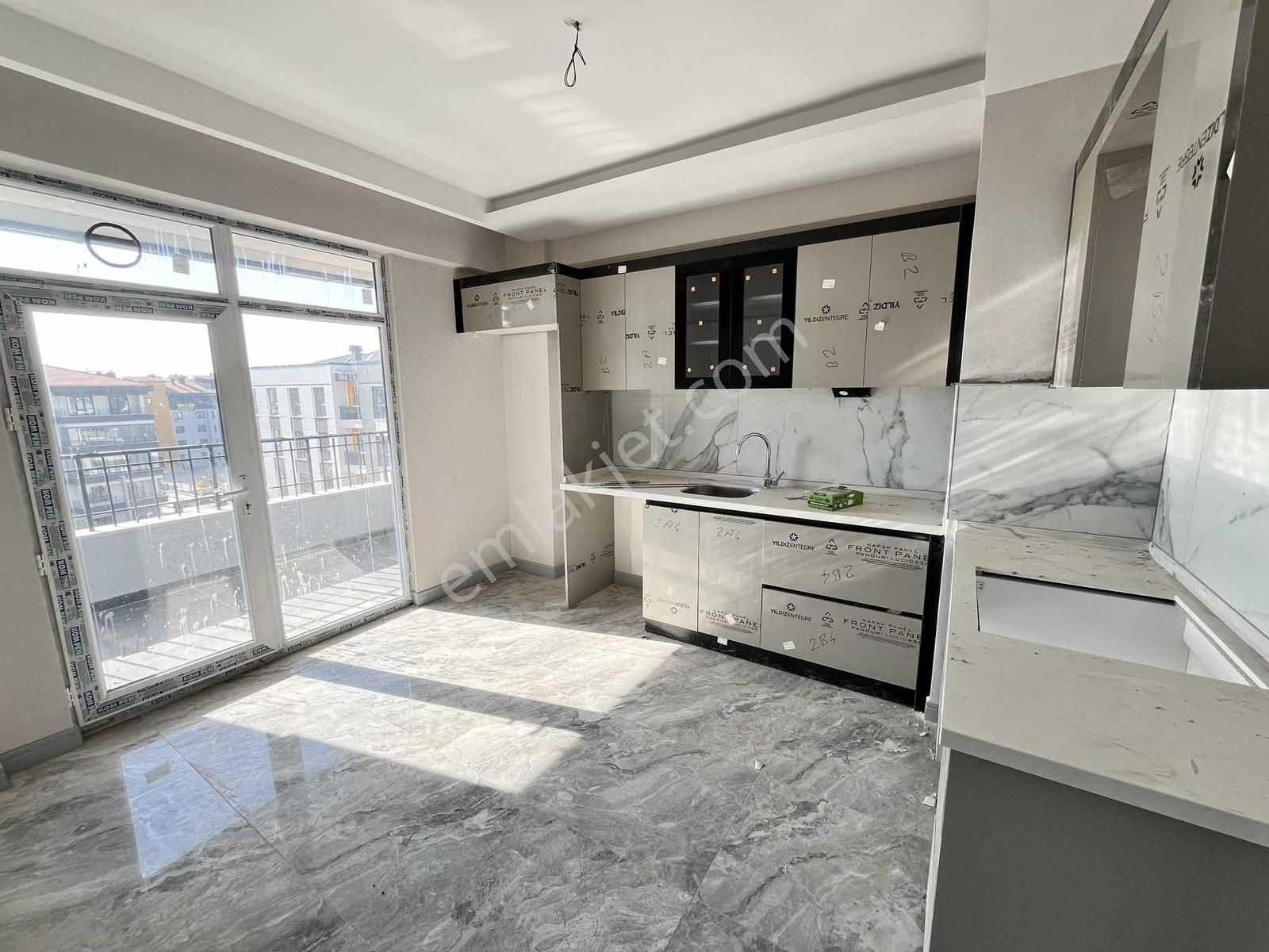 Meram Uluğbey Mahallesi'nde Oturuma Hazır Geniş Lüks 2+1 ! - Görsel 2