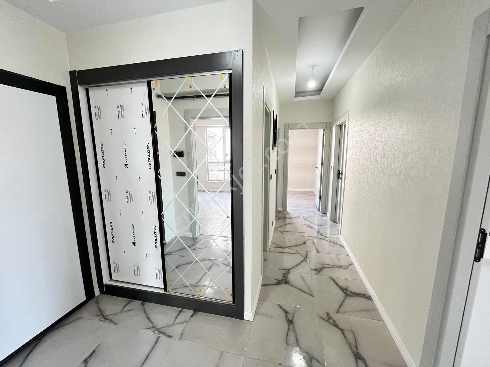 Karaaslan Mahallesi'nde Oturuma Hazır Geniş Lüks 3+1 Daire! - Görsel 5