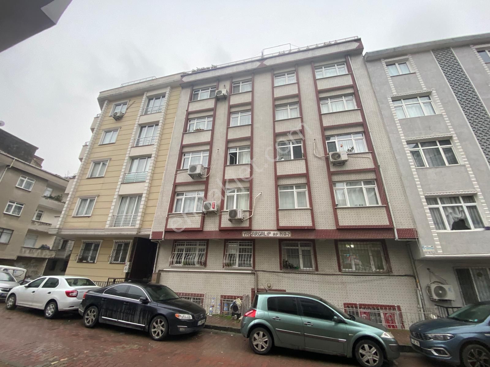 İstanbul House'dan Bahçelievler'de Genç Binada 2+1 Ara Kat