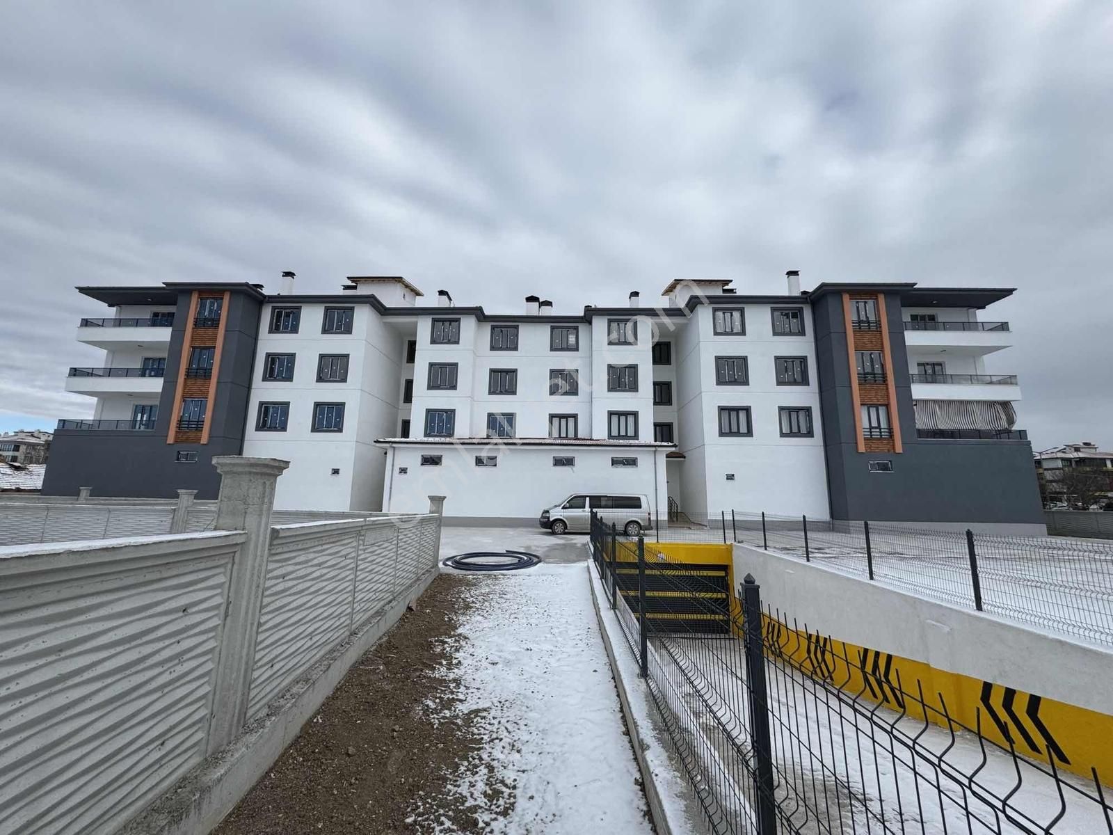 Karaman Yoluna Cephe 3+1 Daire - Görsel 1