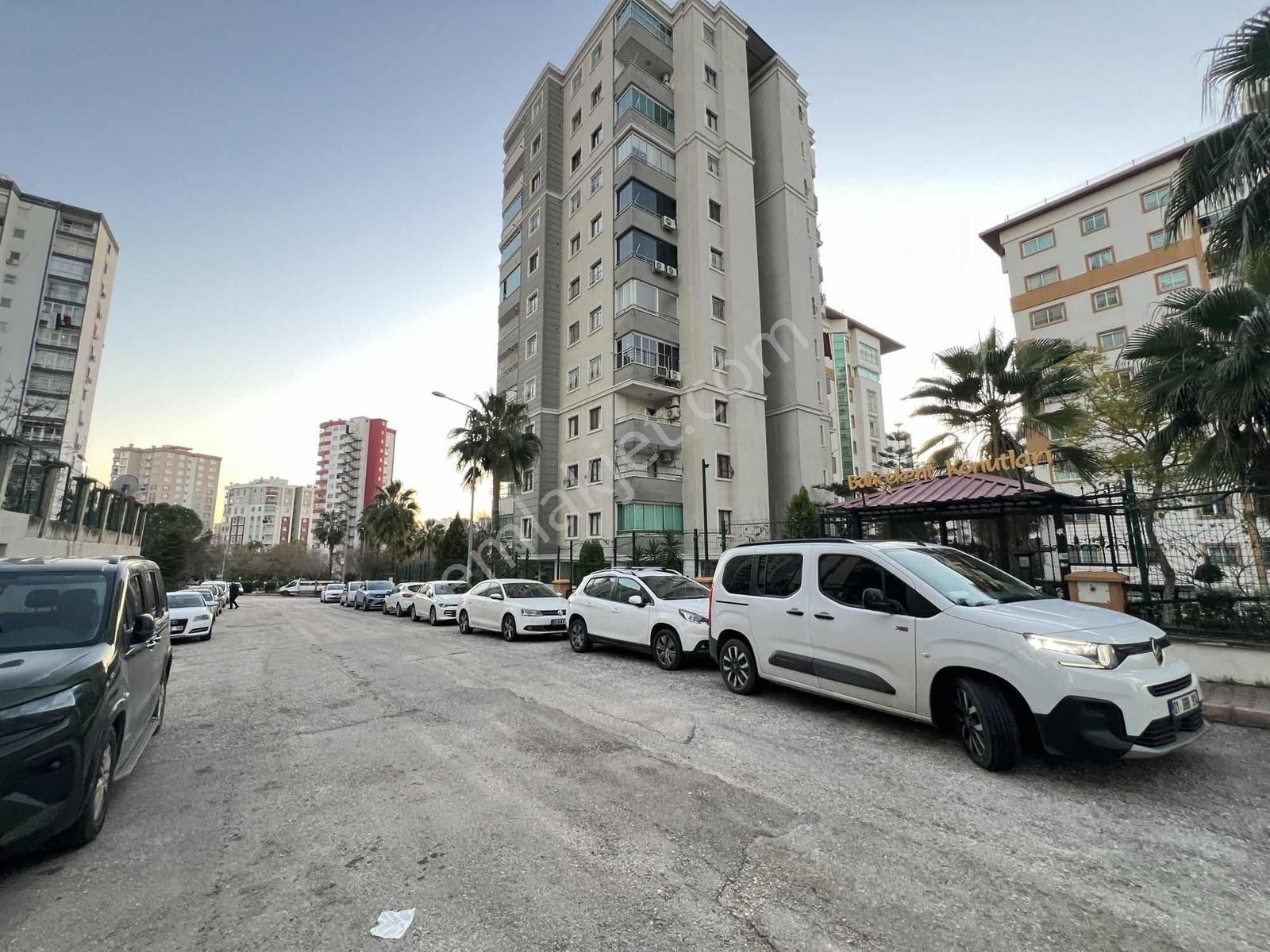 Zorlu'dan Bldy Evleri Mah. 4+1 Havuzlu Otoparklı Kiralık Daire - Görsel 2