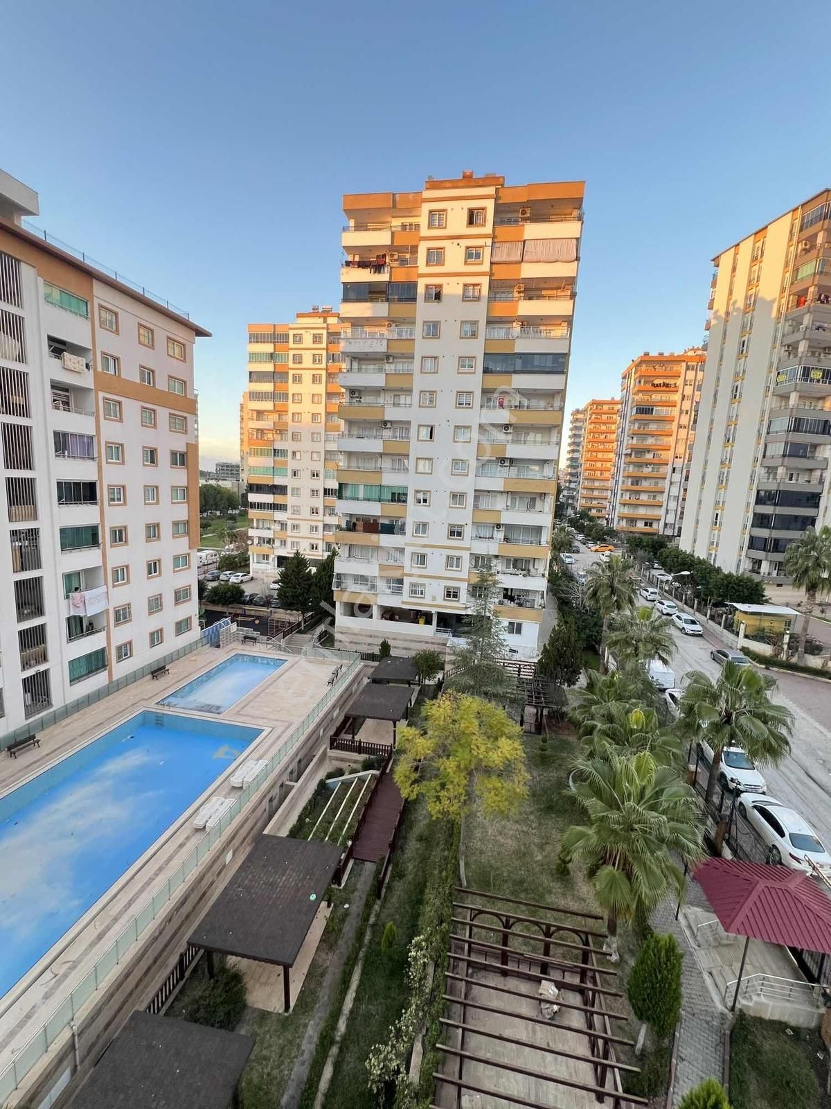 Zorlu'dan Bldy Evleri Mah. 4+1 Havuzlu Otoparklı Kiralık Daire