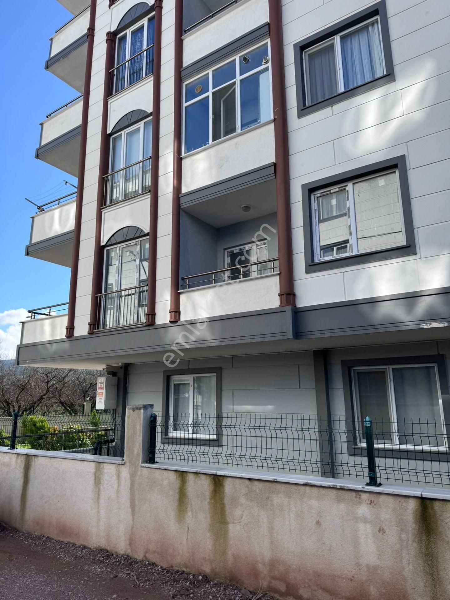 Çanakkale Çardak'ta Ebeveyn Banyolu 3+1 Kiralık Daire