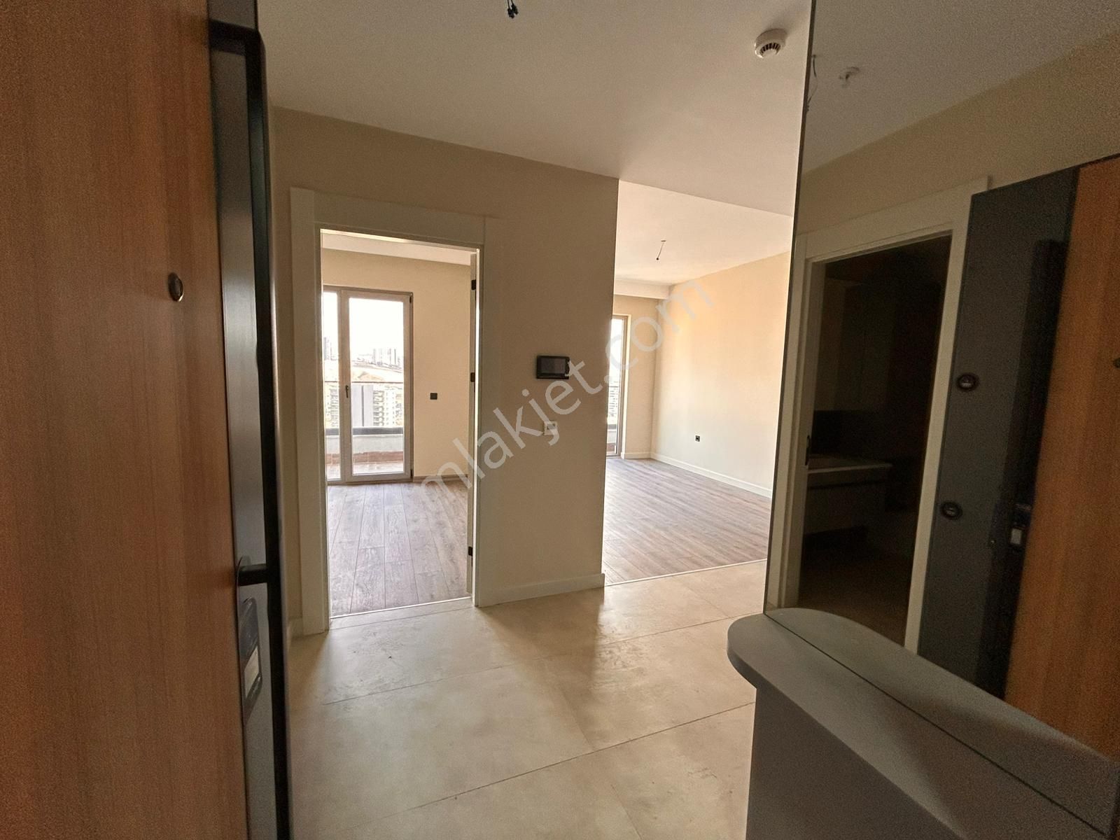 Yaşamkent Bordo Yaşam Sitesi | Kiralık 1+1 | 8. Kat - Görsel 3