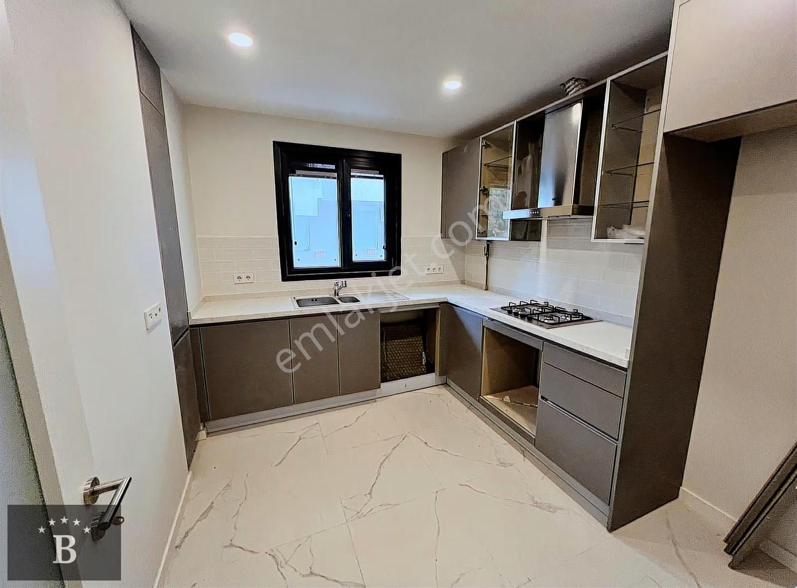 Başarı'dan Caddebostan Sahilde Denize 2. Binada 120 M2 3+1 Sıfır - Görsel 14