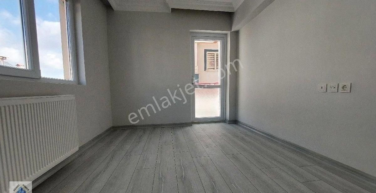 Acil Elvan Mahallesinde 1544 Cadde Üzeri Ful+ful Yapılı 1.kat 3+1 Daire - Görsel 33