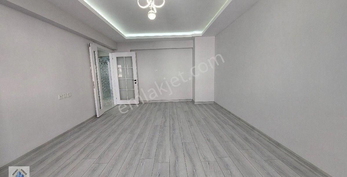Acil Elvan Mahallesinde 1544 Cadde Üzeri Ful+ful Yapılı 1.kat 3+1 Daire - Görsel 17