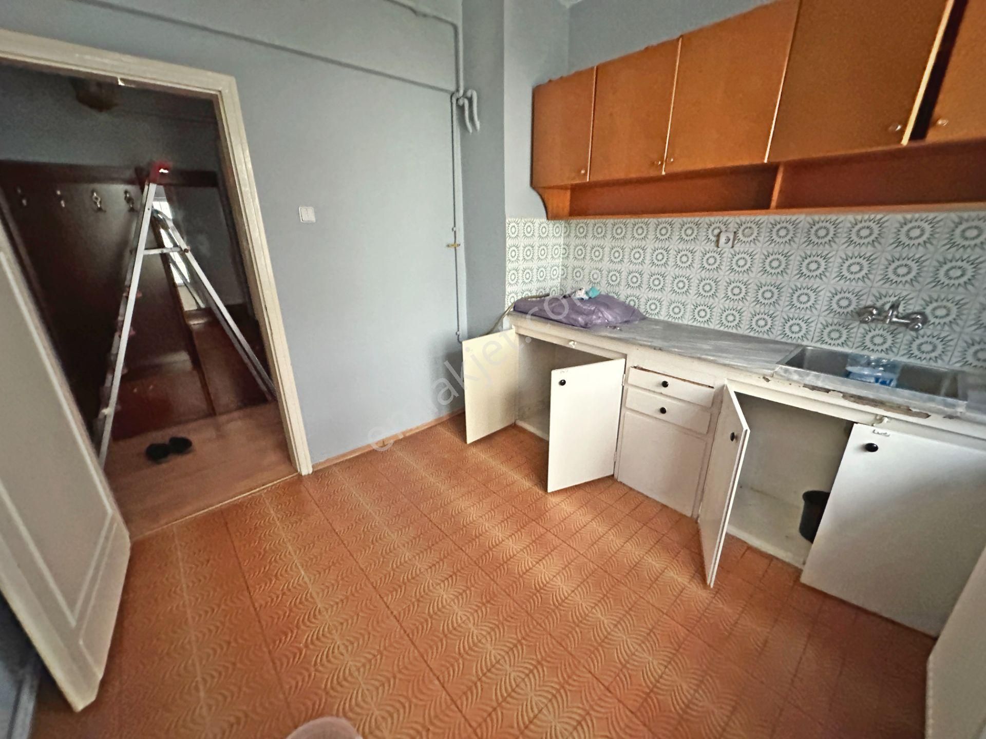 Demirlibahçe Tren Yakını Ara Katta Öğrenciye Uygun 3+1 Kiralık Daire - Görsel 19