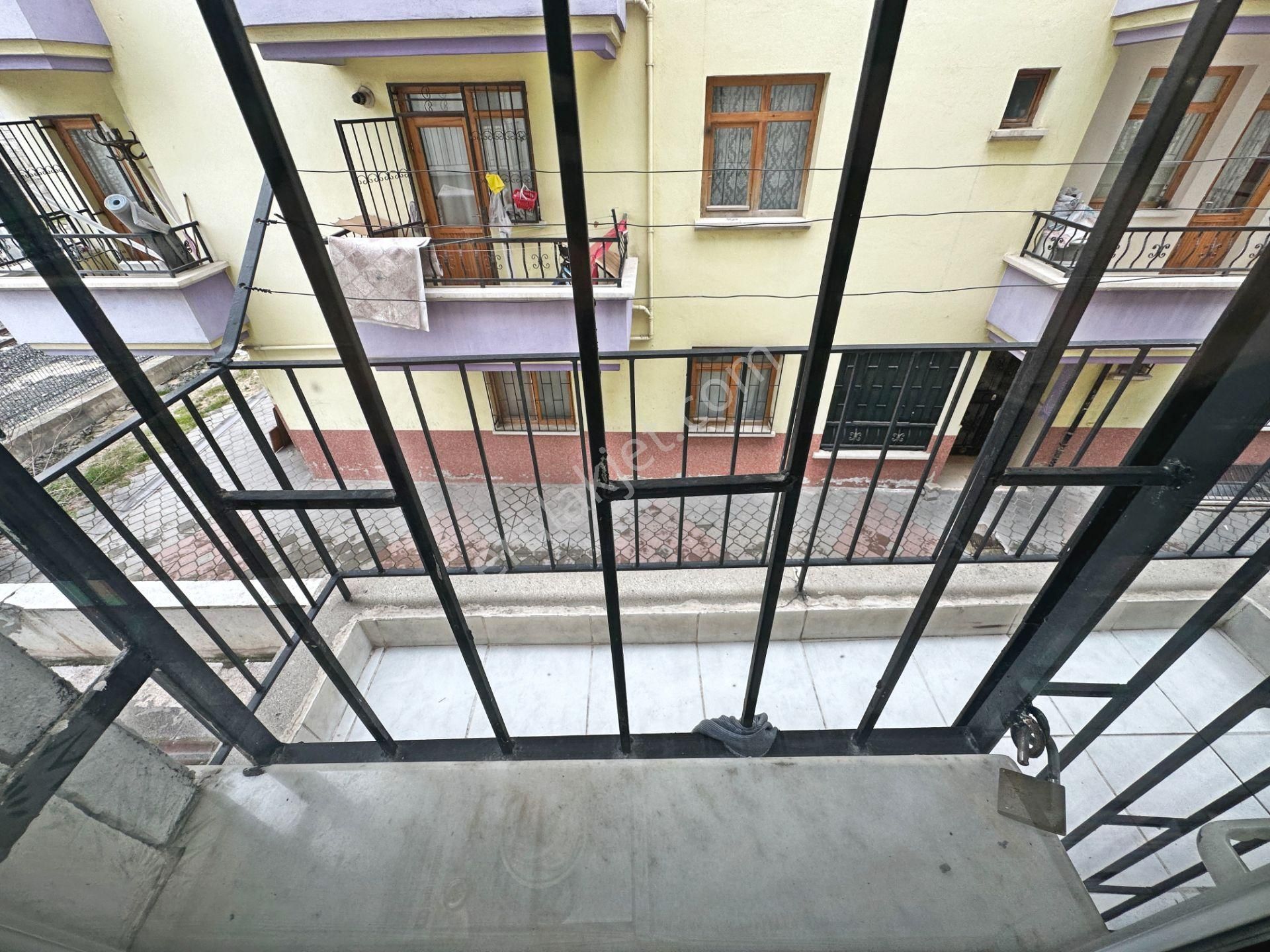 Demirlibahçe Tren Yakını Ara Katta Öğrenciye Uygun 3+1 Kiralık Daire - Görsel 17