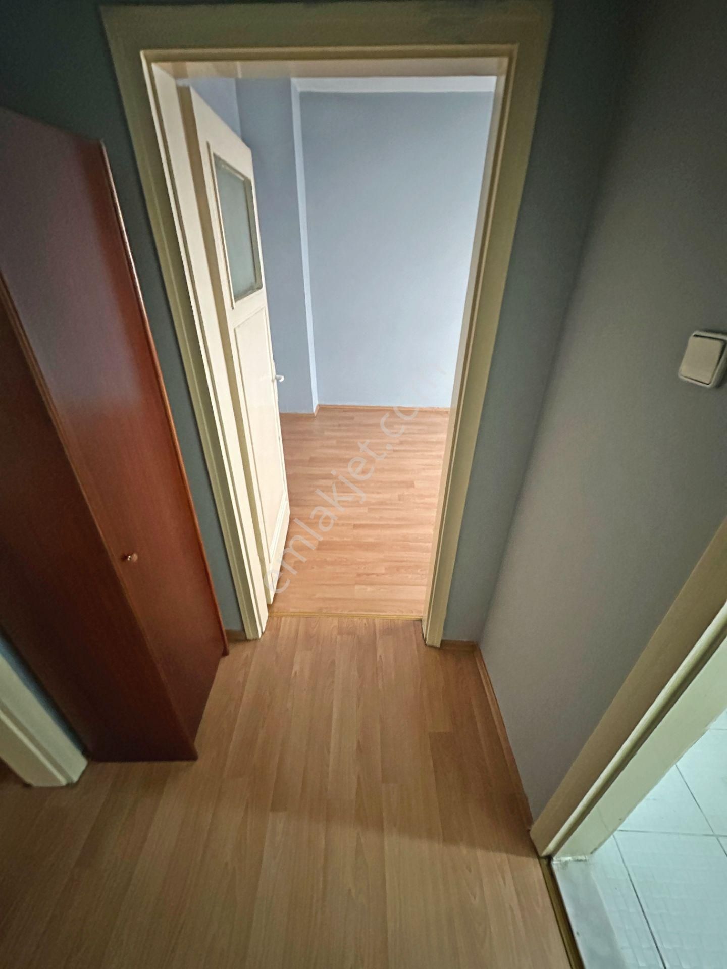 Demirlibahçe Tren Yakını Ara Katta Öğrenciye Uygun 3+1 Kiralık Daire - Görsel 14