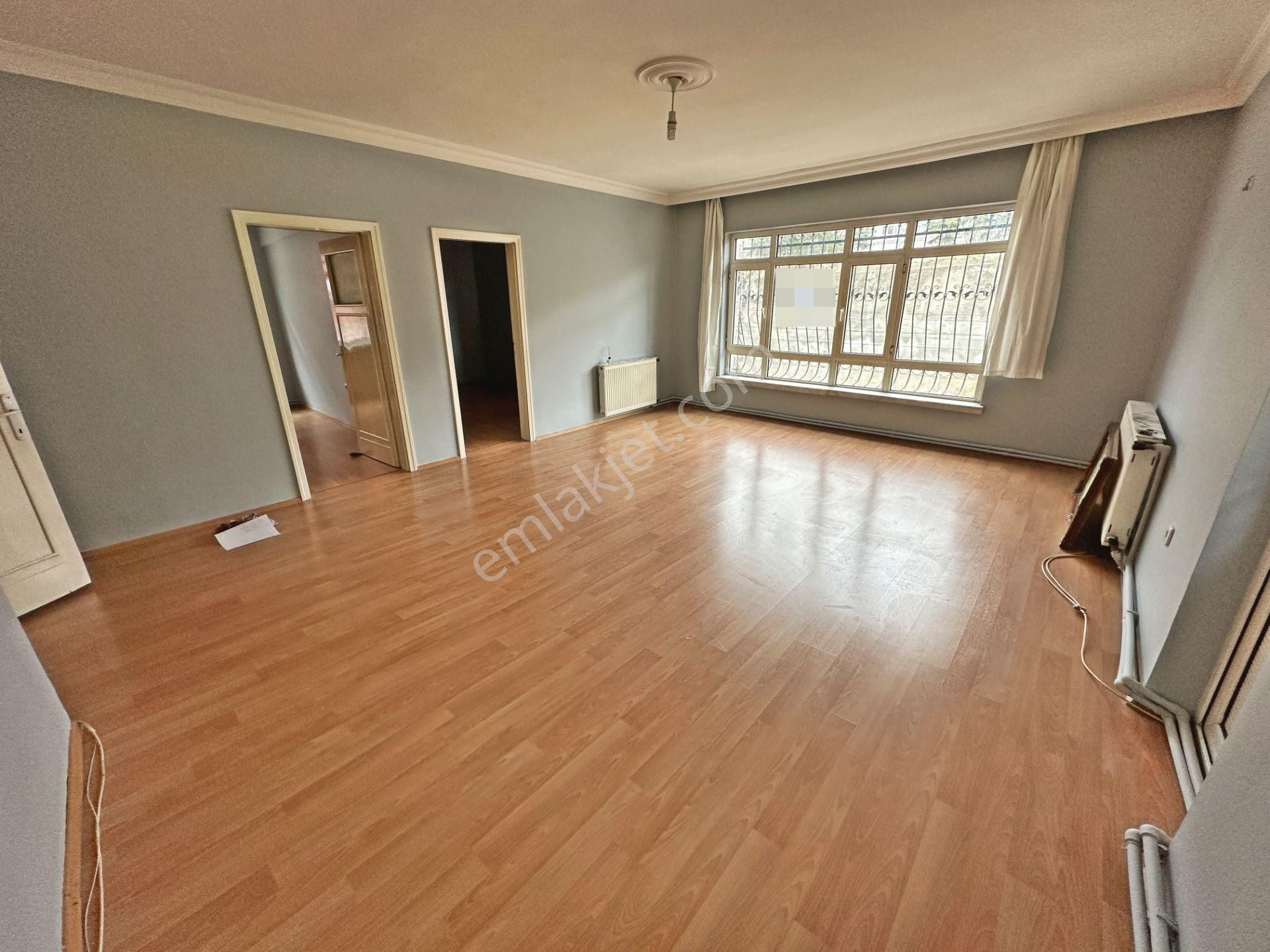 Demirlibahçe Tren Yakını Ara Katta Öğrenciye Uygun 3+1 Kiralık Daire