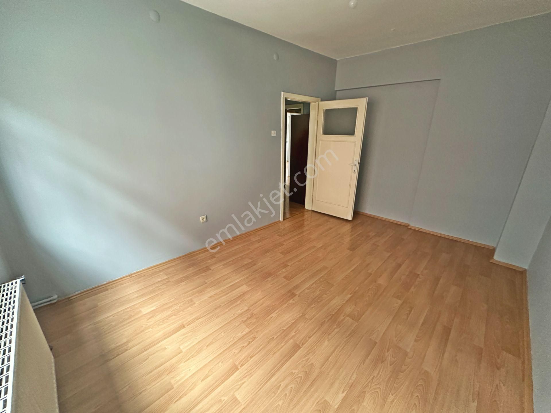 Demirlibahçe Tren Yakını Ara Katta Öğrenciye Uygun 3+1 Kiralık Daire - Görsel 12