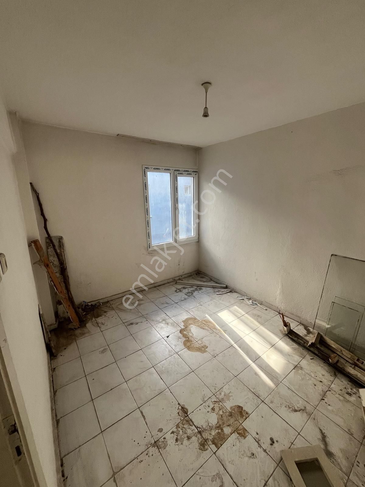 Bergama Gaziosmanpaşa Mah. Semiye Sitesinde Satılık 3+1 Daire - Görsel 2