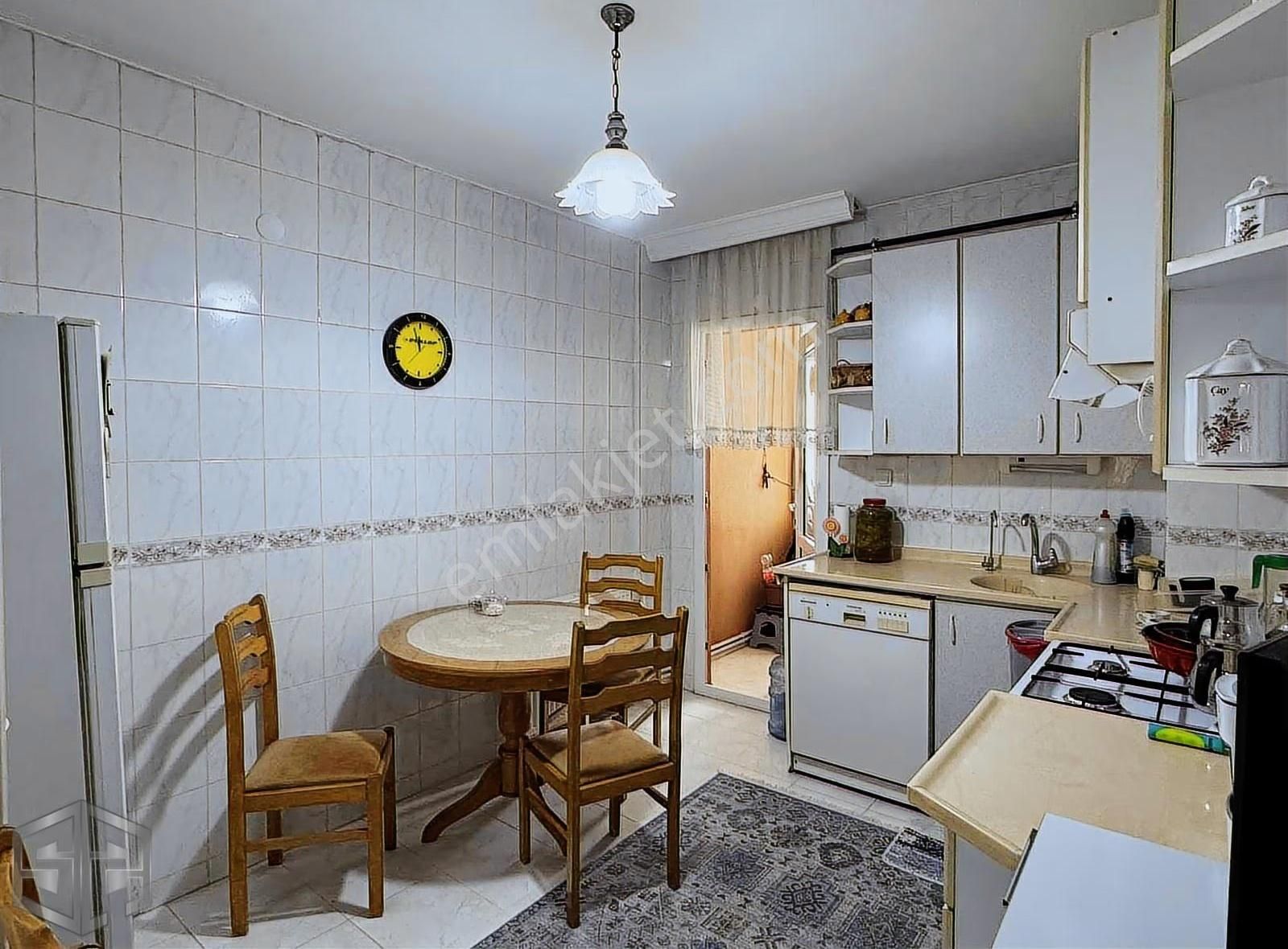 İzmir Selçuk Atatürk Mah Merkezi Konumda Doğalgazlı 3+1 Daire - Görsel 5