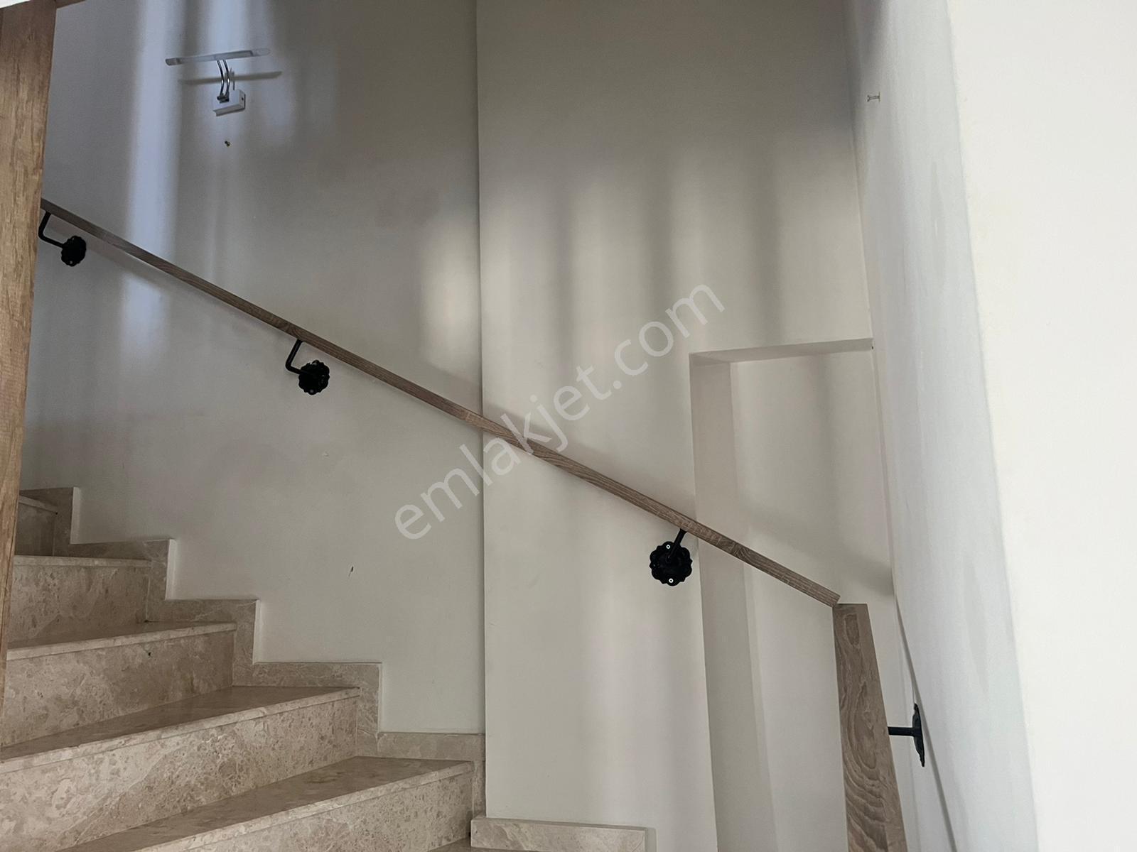 Foça Hacıveli Mah. Site İçerisinde Kiralık 4+1 Tripleks Villa - Görsel 12