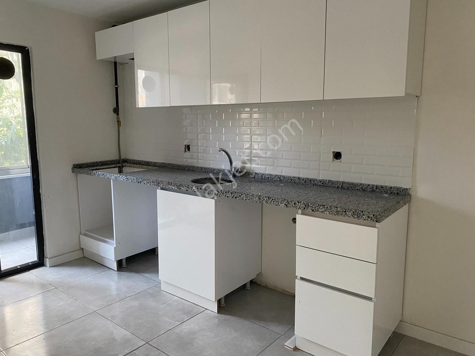 Lidya Emlak'tan Metrobüs Yanı 2+1 90m2 Sıfır Satılık Daire