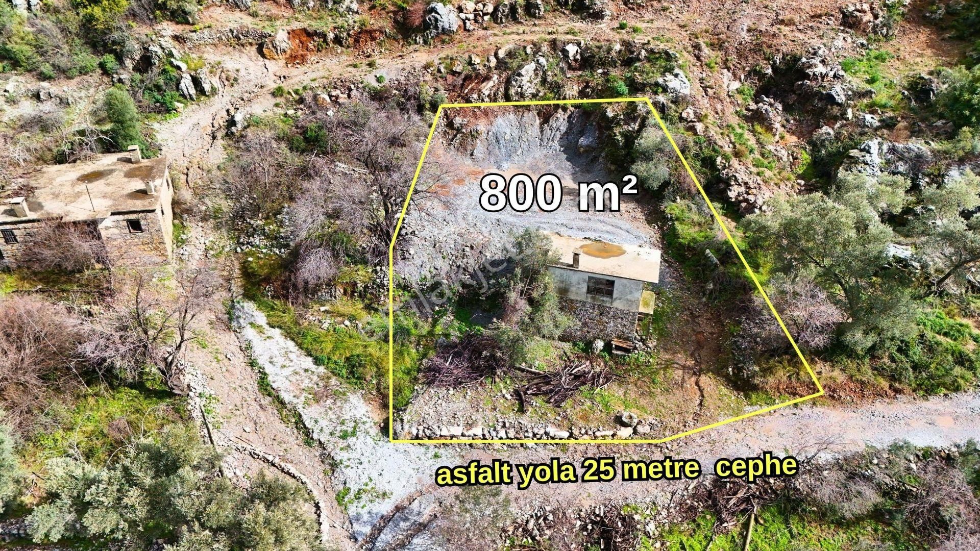 Satılık 800 M² Bahçeli Köy Evi, Yola 25 Metre Cepheli