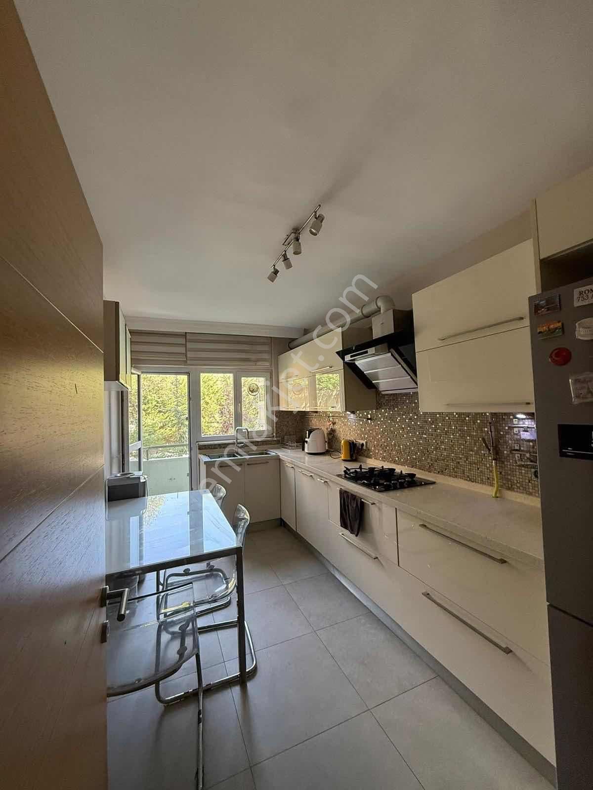 Sarıyer Zekeriyaköy Medyakent Sitesinde Satılık Manzaralı 3+1 - Görsel 21